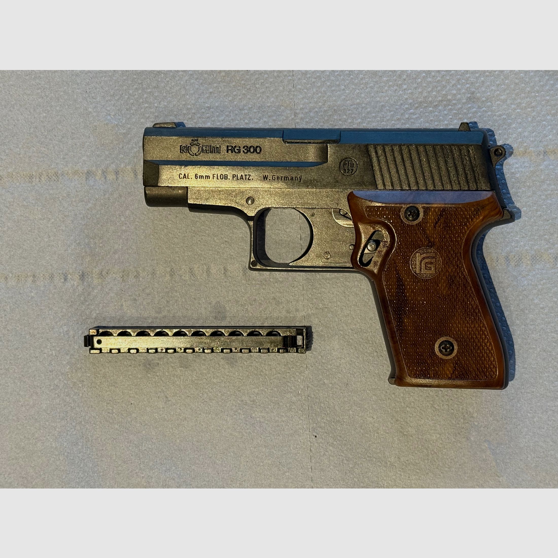 Röhm RG300 – Compact blank-firing pistol in caliber 6mm Flobert (PTB 327)