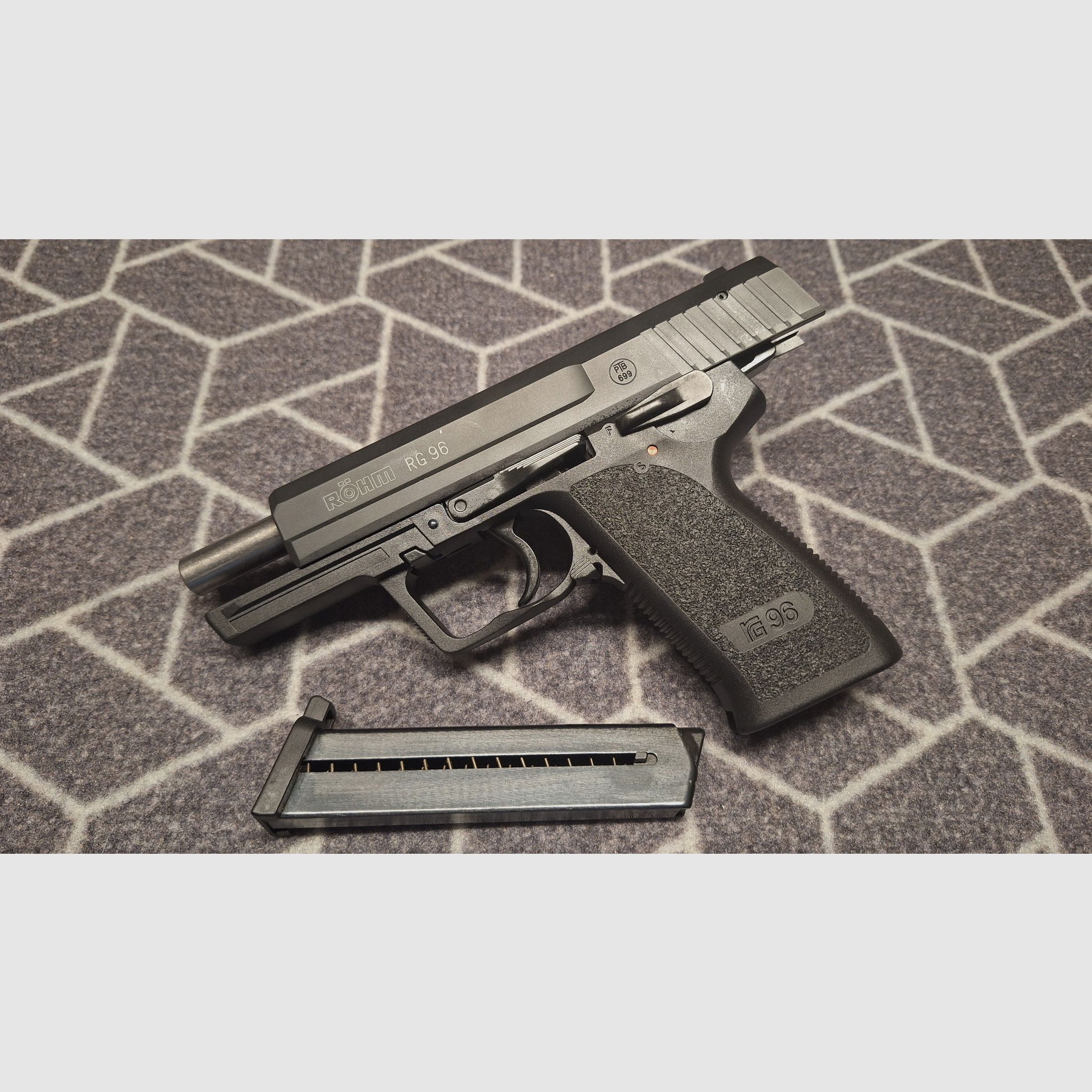 Röhm RG 96 Schreckschuss Pistole brüniert