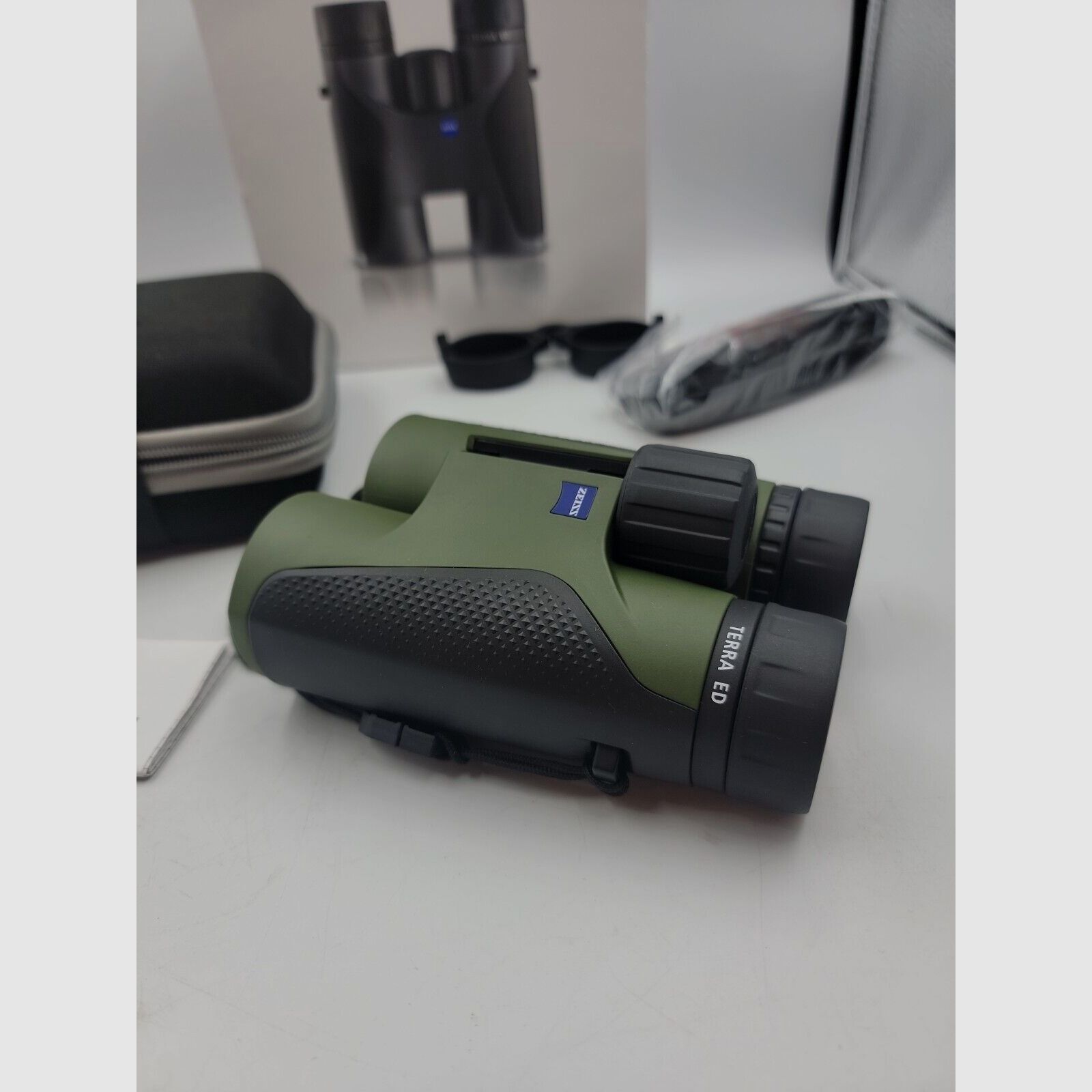 ZEISS Terra ED 10x 42mm Outdoor Binoculars, Green