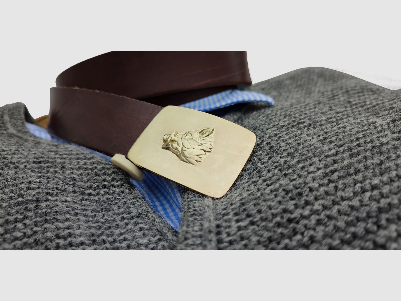 Handgefertigte Gürtelschnalle aus Messing mit Jagdmotiv Keilerkopf