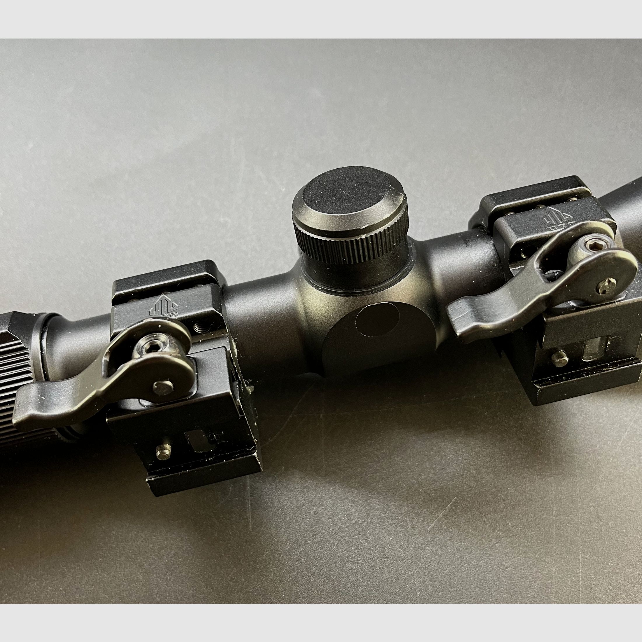 Aussteller FOCUS In Sight 3-9x40 AO #4 mit Ringmontage 114249