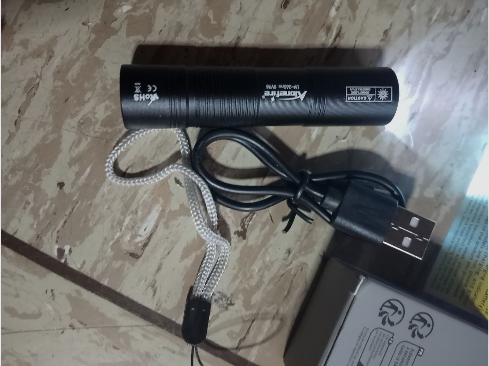 2 Taschenlampe wiederaufladbar USB 1x  UV Schwarzlicht Lampe klein 1 x LED groß mit Zoom Strobo funktion  