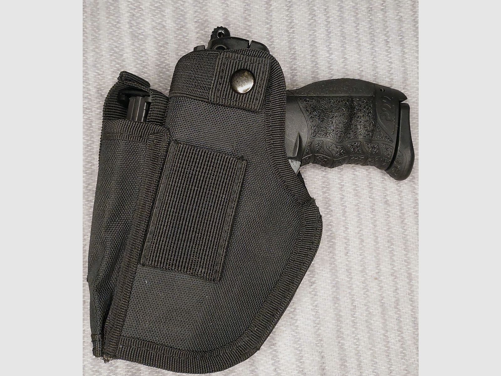 Walther P22Q Schreckschuss Pistole 9mm P.A.K. schwarz (PTB 778) mit Holster und 2 Magazinen [P 22 q]