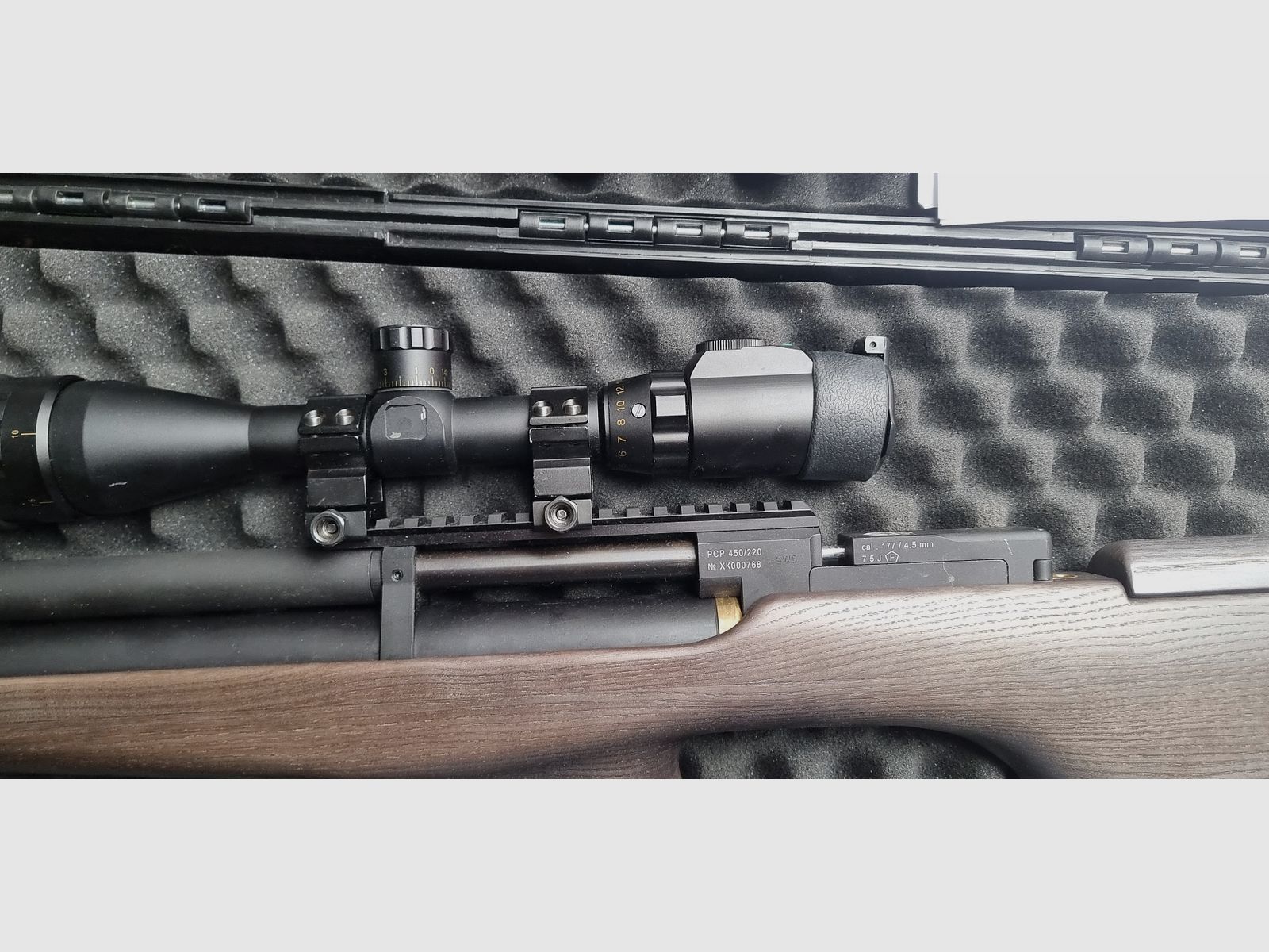Zbroia Kozak Pressluftgewehr Bullpulp 4,5mm F Version mit 5 Magazinen, Pumpe, Optik 12x , Diabolos usw Frisch aus der Wartung!