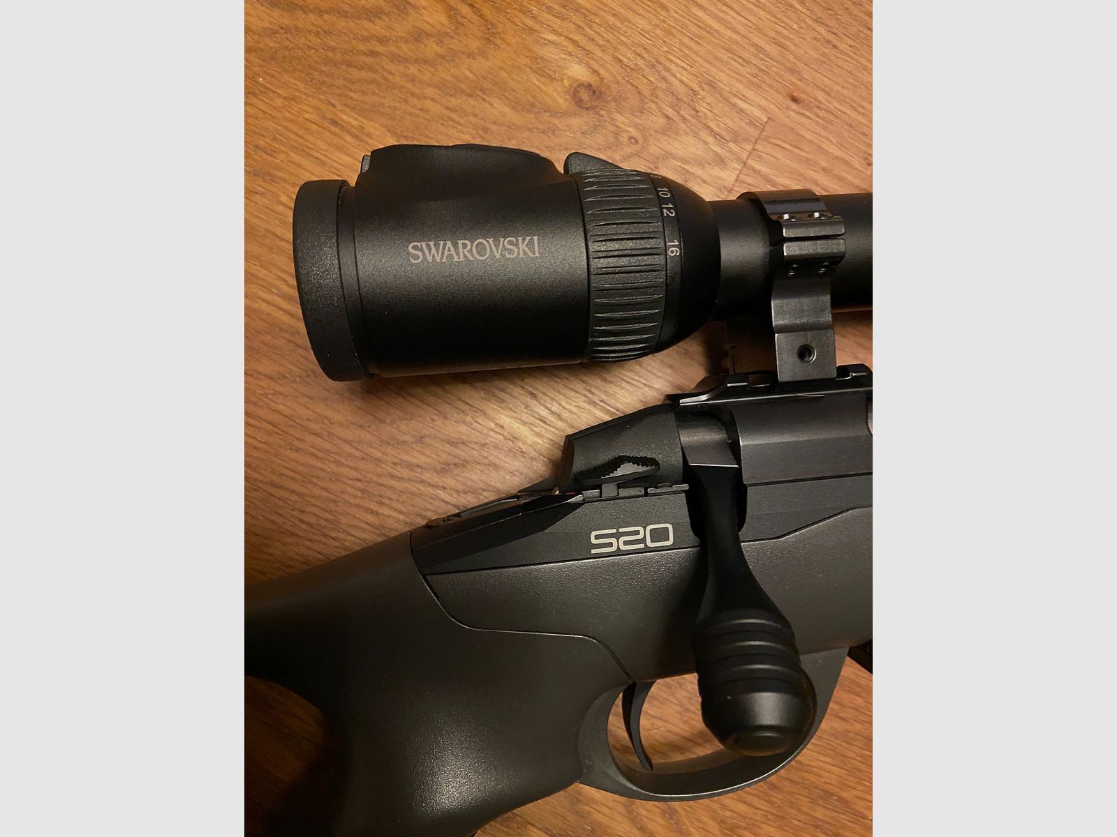 Sako S20 en calibre .308 con Swarovski Z8i 2-16x50 y silenciador