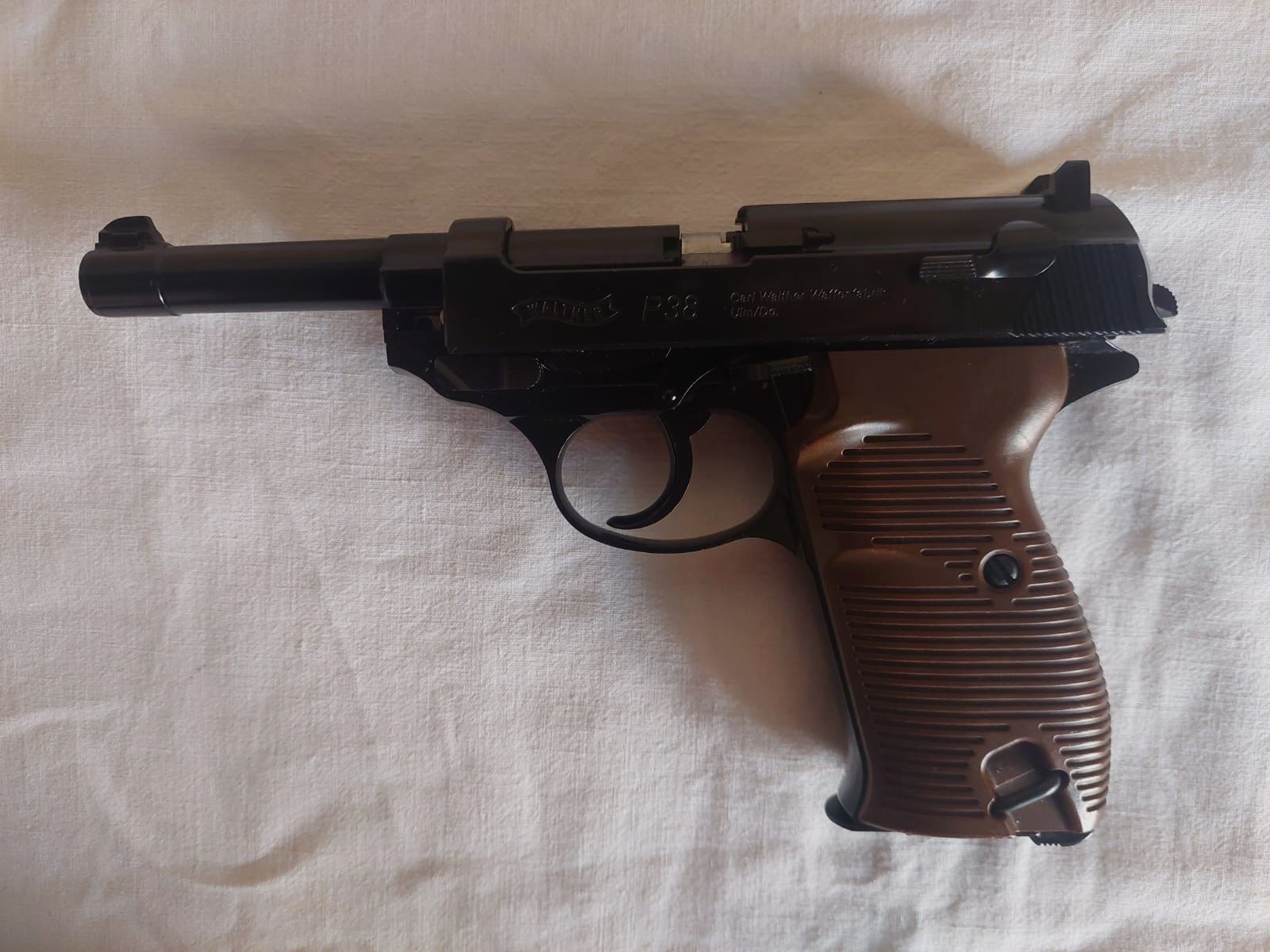 Umarex Legends Walther P38 CO2 BB