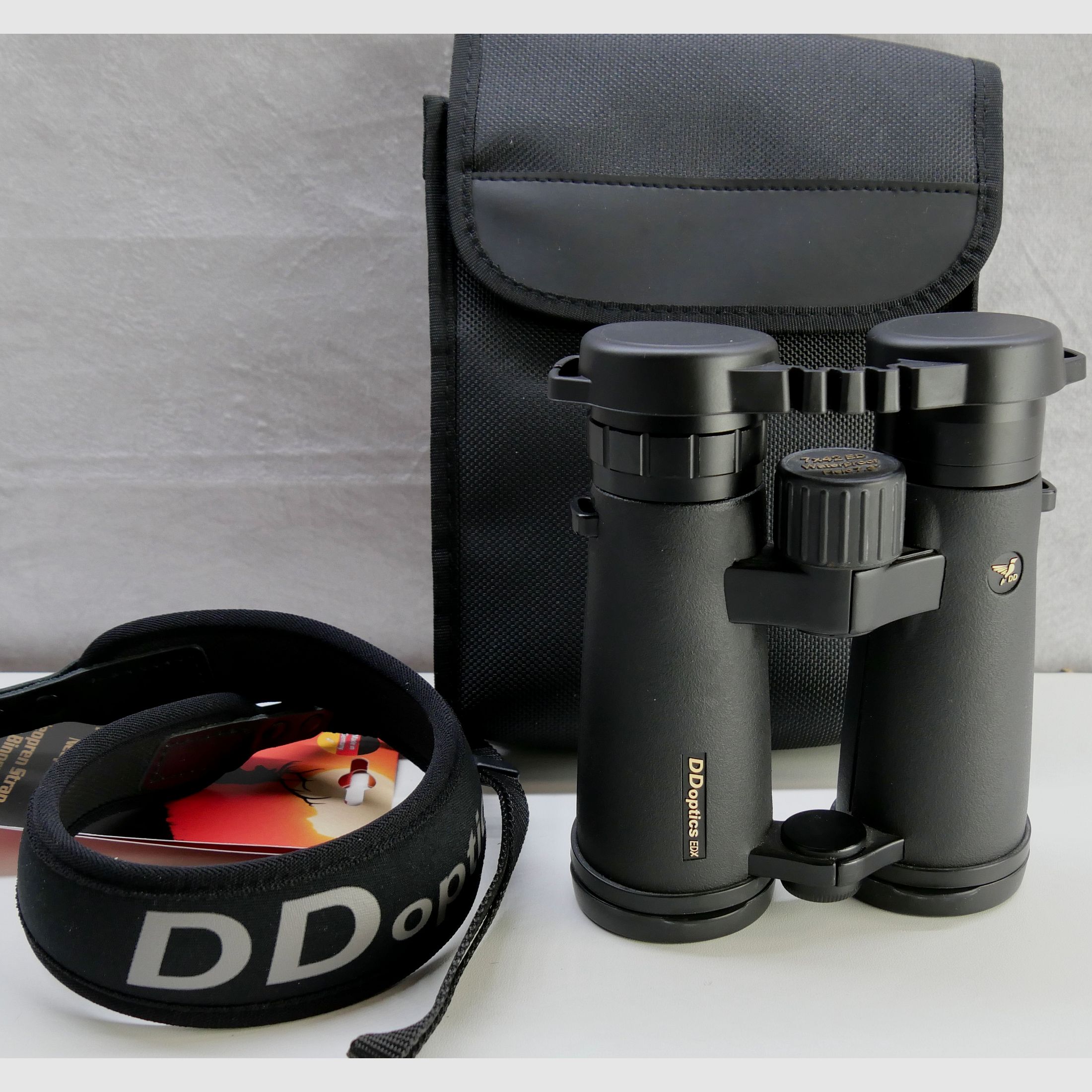 Expositor DDoptics prismáticos EDX 7x42 071