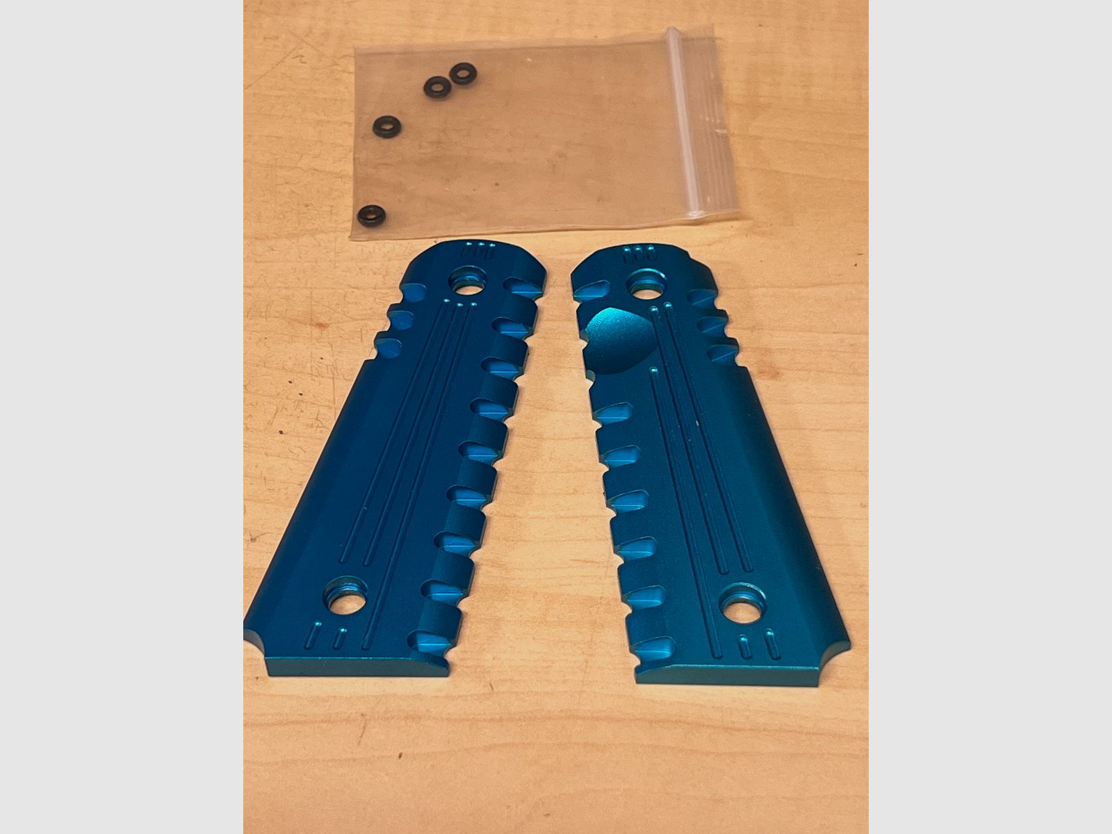 Griffschalen für 1911 Airsoft P.A.K. und Original Modelle in Aluminium Blau eloxiert