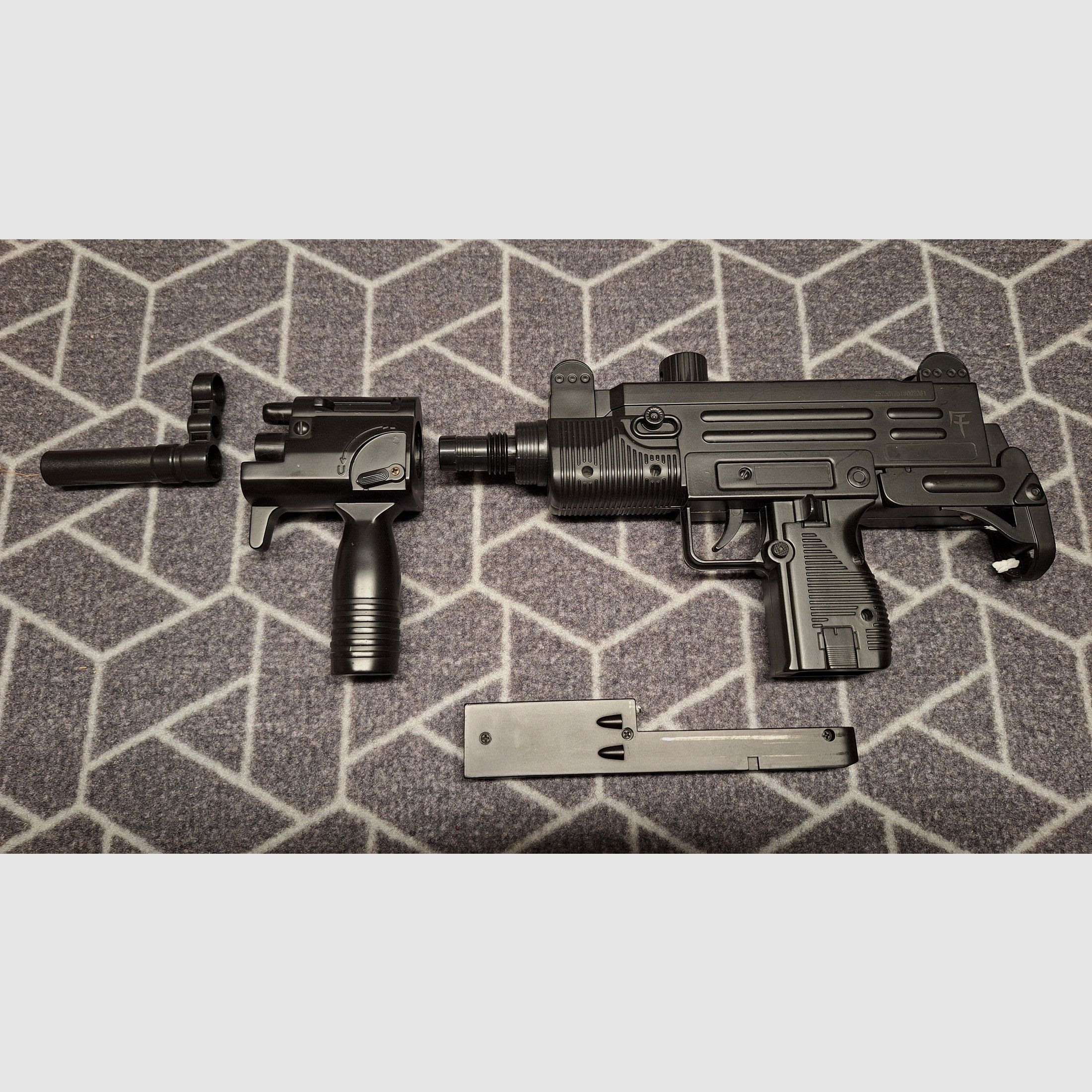 UZI Springer Airsoft 6mm NEW!