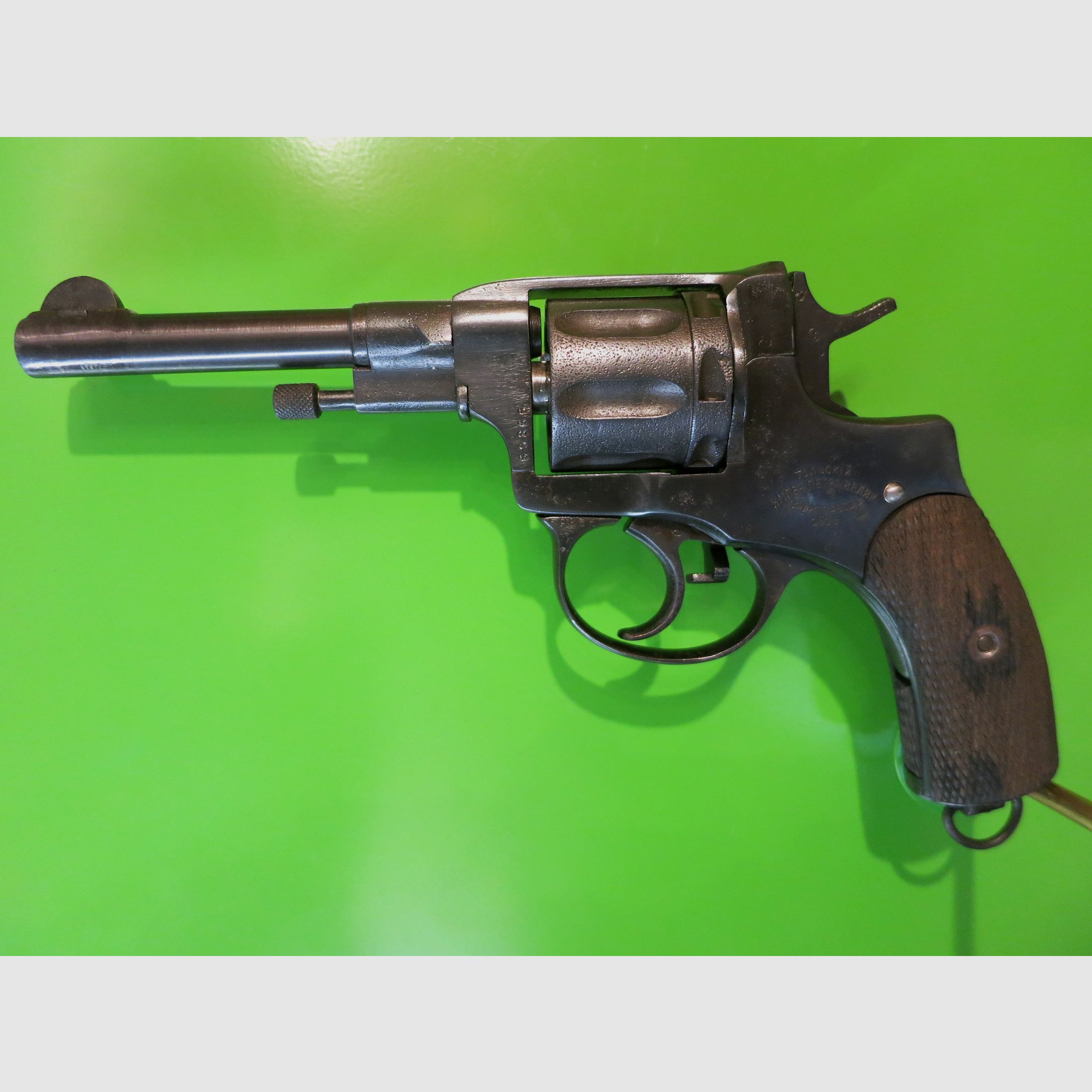 KAISERLICHER RUSSISCHER NAGANT-REVOLVER 1. WK, 1915, DOUBLE-ACTION-OFFIZIERSMODELL    #93-