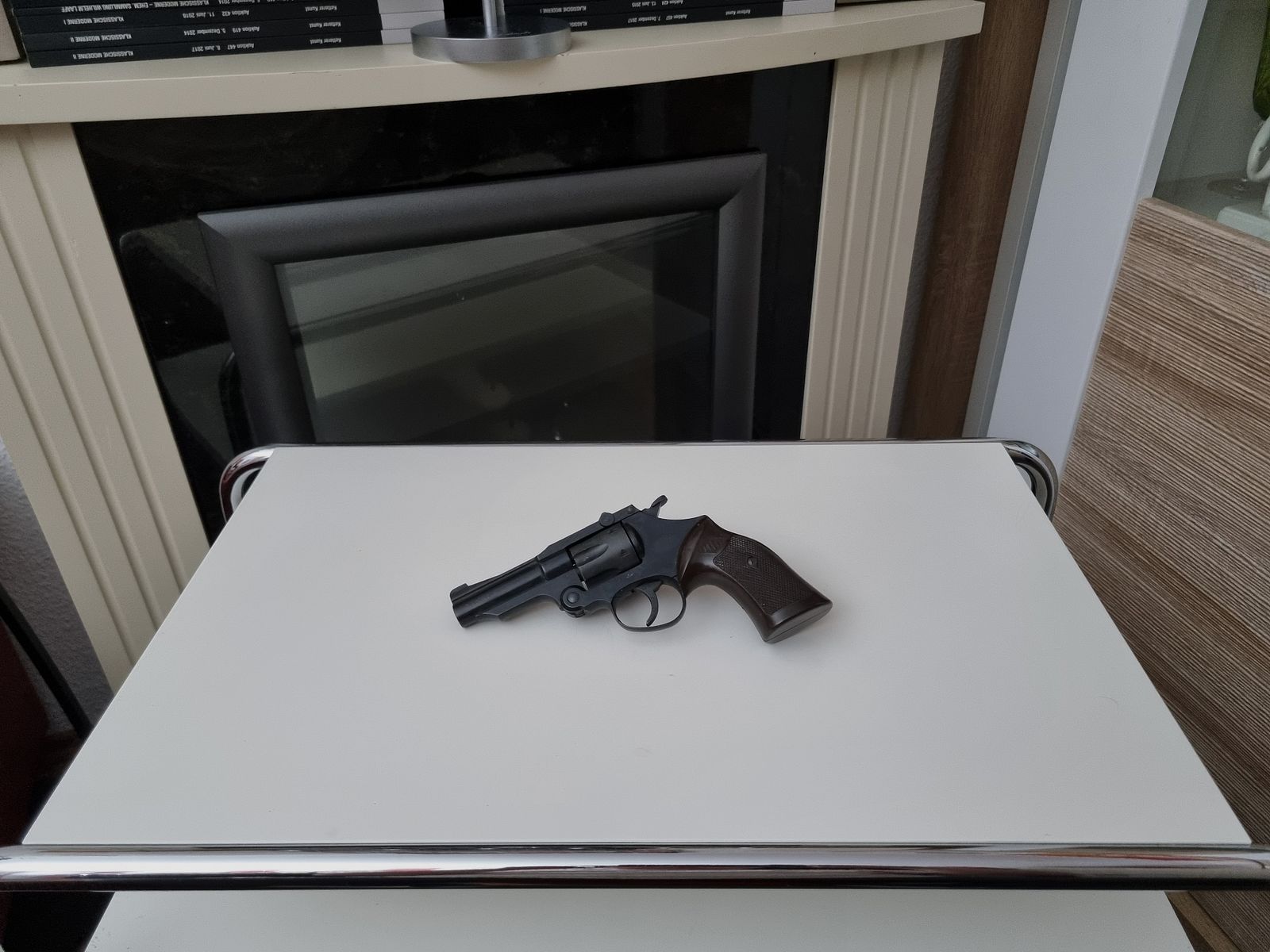 Perfect Mod G blank-firing revolver tipping revolver