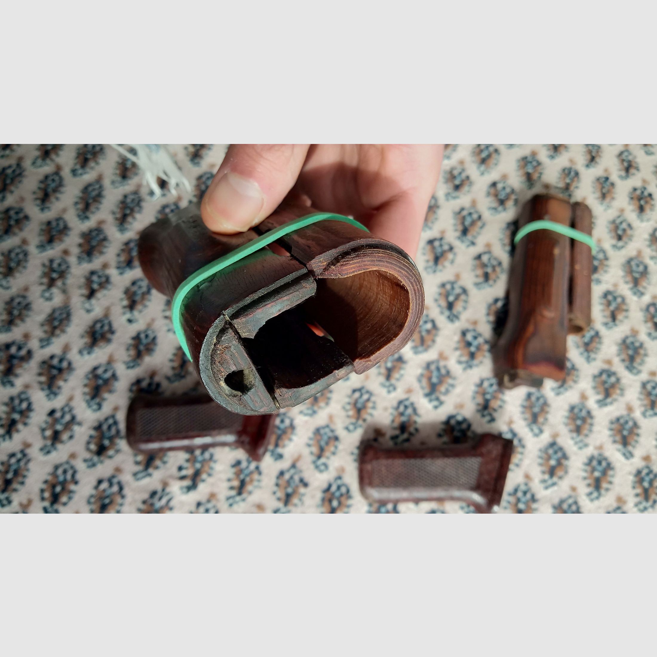 2 Sets Original Anbauteile inkl. Holz Laminat Handschutz und Bakelit Griff / AKM und AK74 