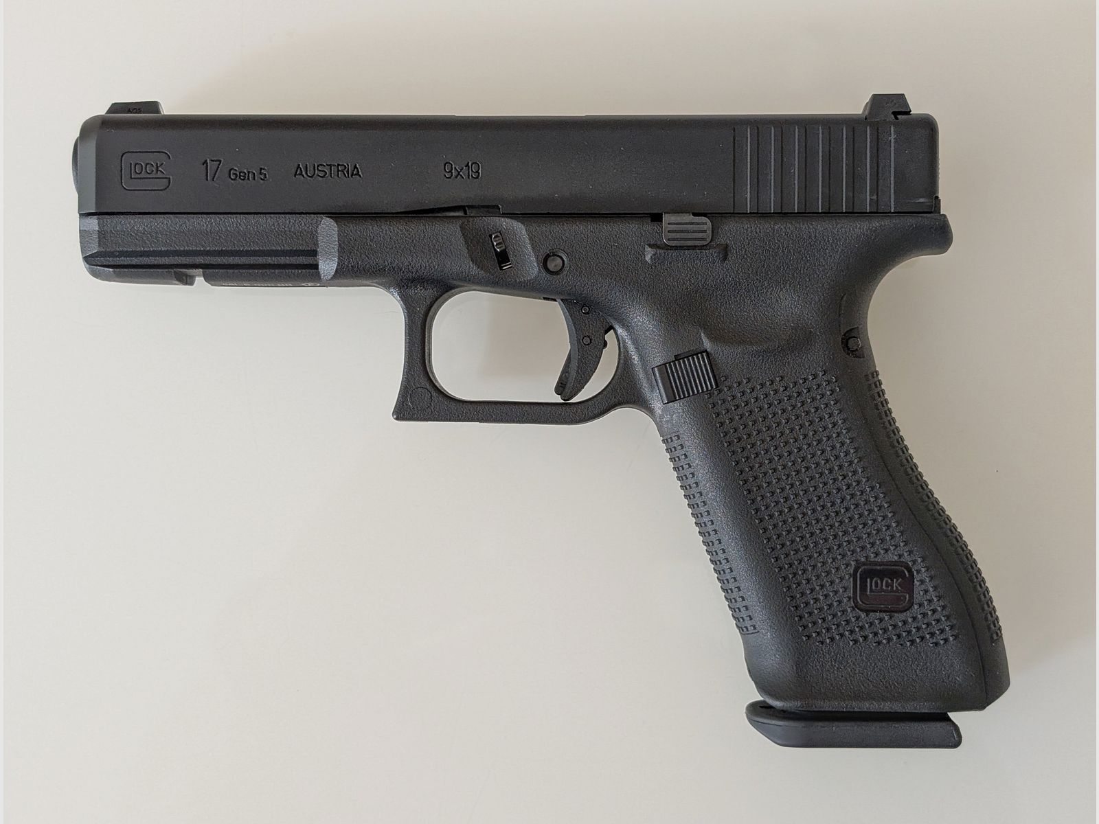 GLOCK 17 Gen5 6 mm, Gas, < 1,0 J