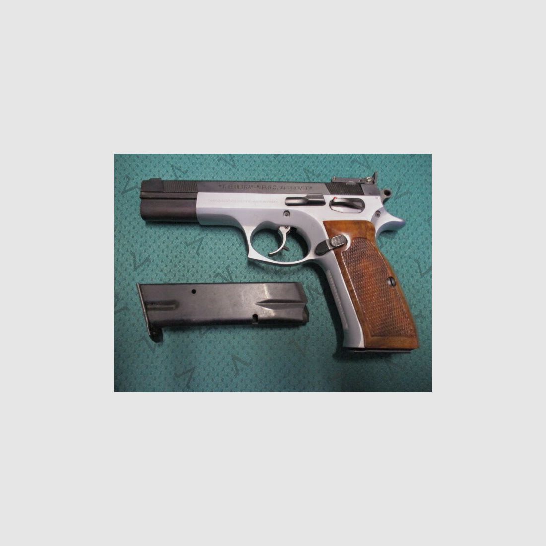 Pistolet Tanfoglio "The Ultra" 9mm Luger z celownikiem sportowym i zapasowym magazynkiem Ultra