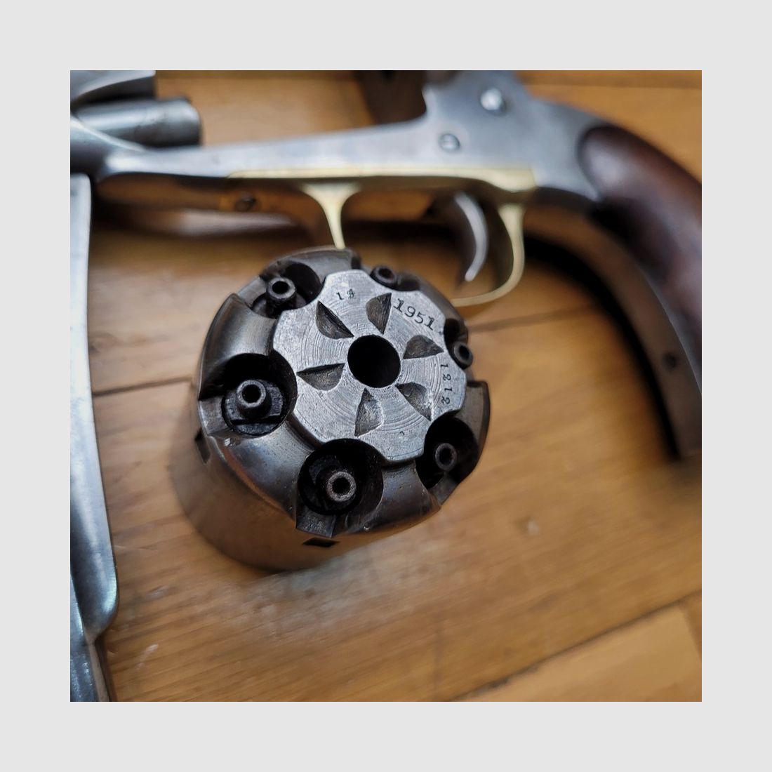 Außergewöhnlicher Militärrevolver Remington 1861 Old Army Model – Waffe aus dem Bürgerkrieg – Kaliber 44 – Einzelnummer bis auf den Zylinder – Nur 10000 Waffen produziert und zudem in einer seltenen Variante! – Ausgezeichneter ästhetischer, mechanischer Zustand und Lauf – Ausnahmestück!, Bild 35 von 41