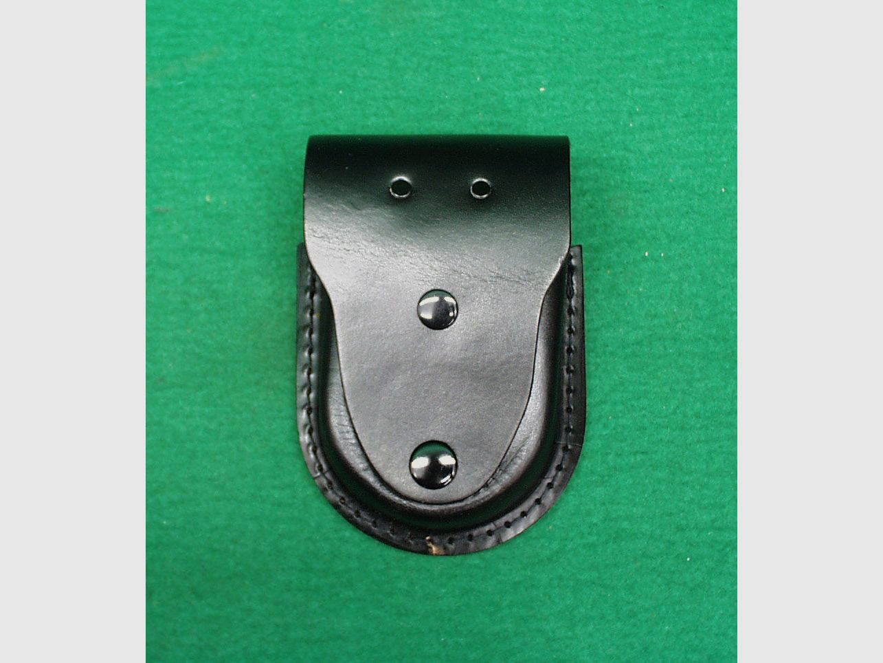 Unknown handcuff case, leather pouch