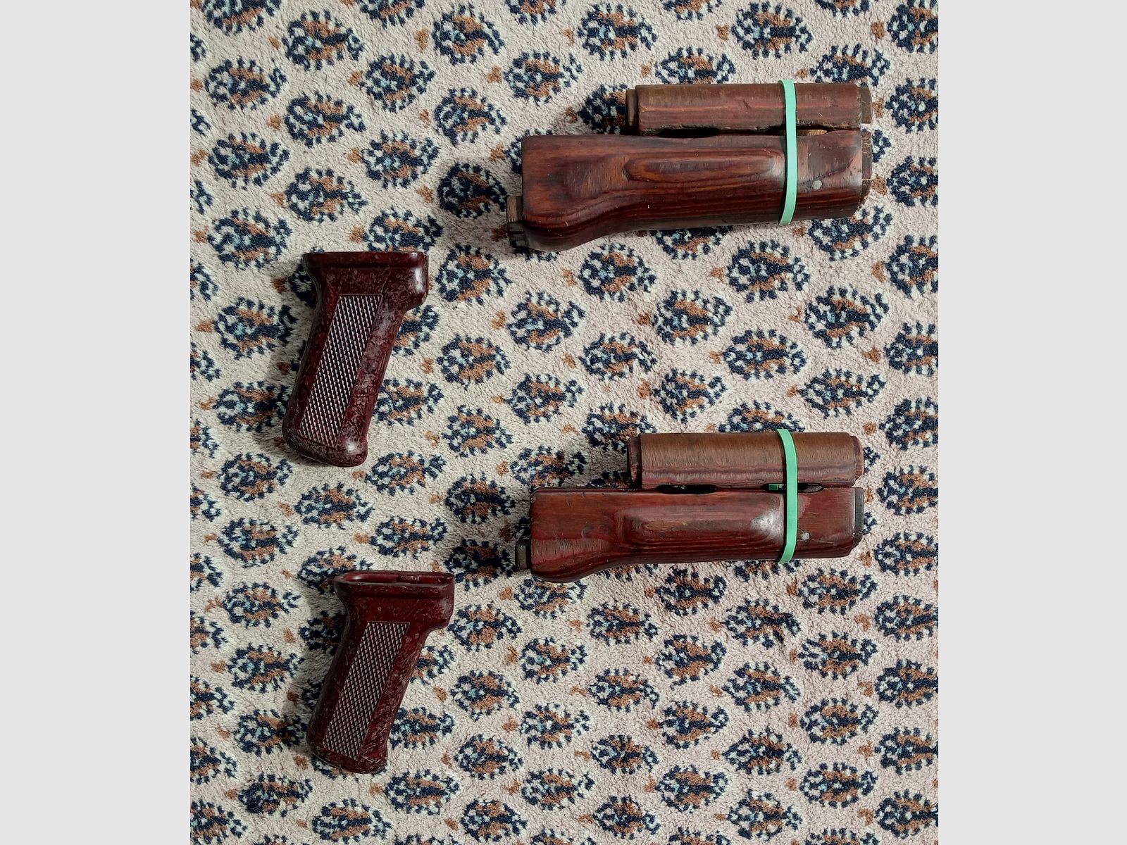 2 Sets Original Anbauteile inkl. Holz Laminat Handschutz und Bakelit Griff / AKM und AK74 