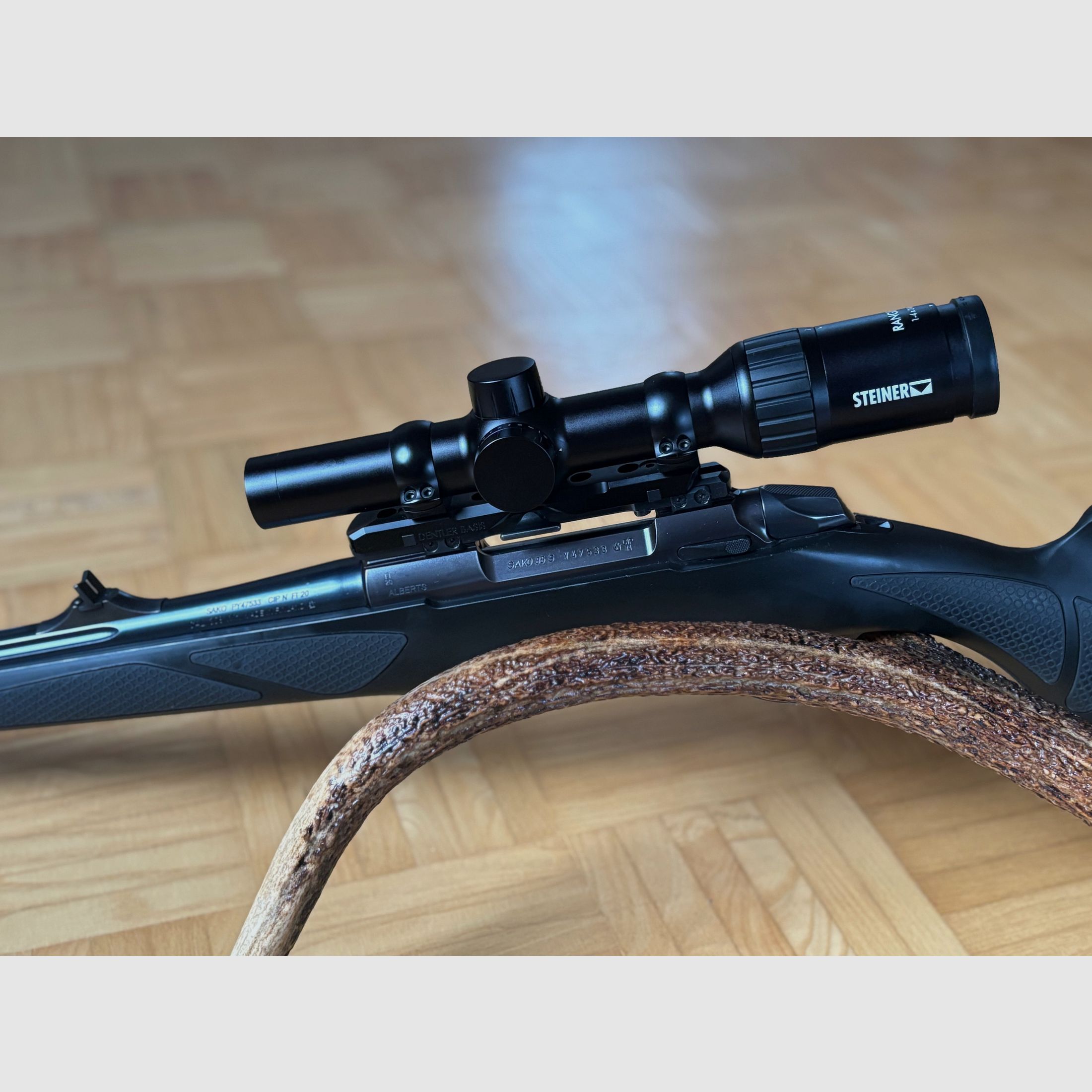 Sako 85 Black Bear / Steiner Ranger 4 1-4x24 / Dentler / Drückjagdkombination / NEUWERTIG