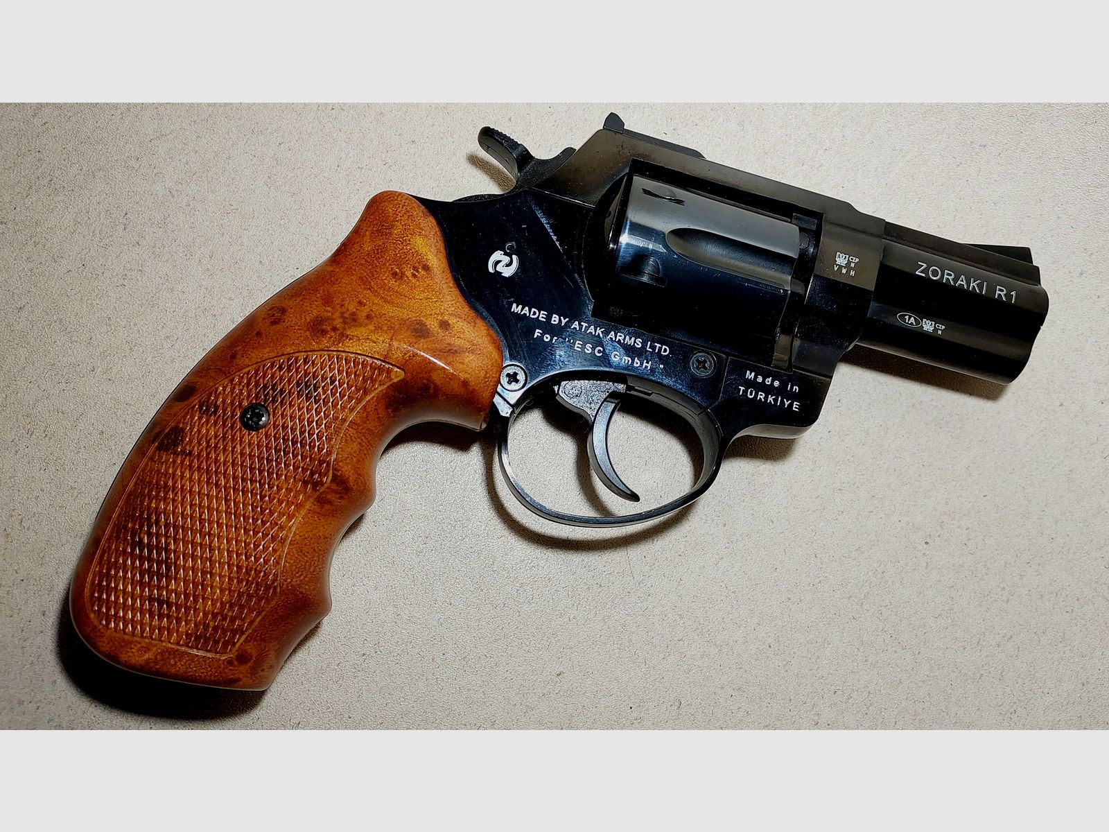 Zoraki R1 2,5 Zoll black Shiny mit Holzgriffoptik  Special  Revolver Kal. 9mm R.K. brüniert (PTB 945) Stahltrommel 
