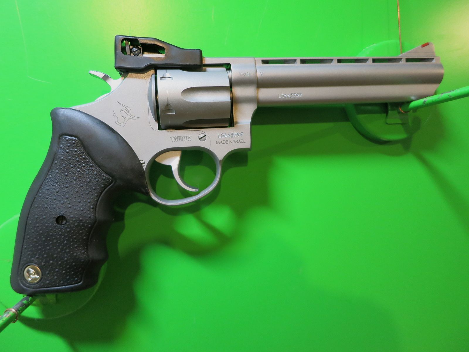 Revoler TAURUS 689, Kal. .357 Magnum,  Edelstahl (stainless), 6" Lauf   #26-