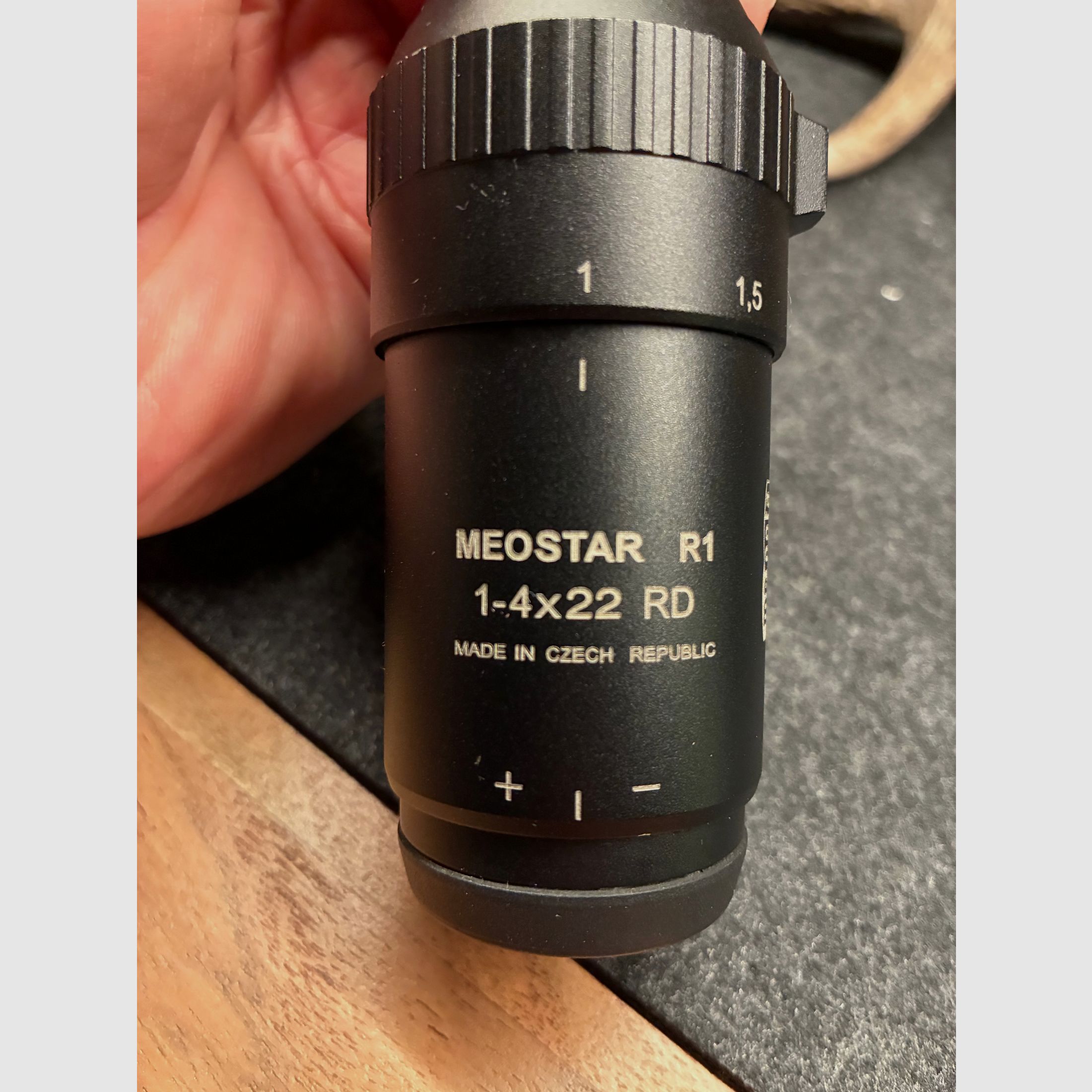 Meopta Meostar R1, 1-4x22 vidrio de caza en batida