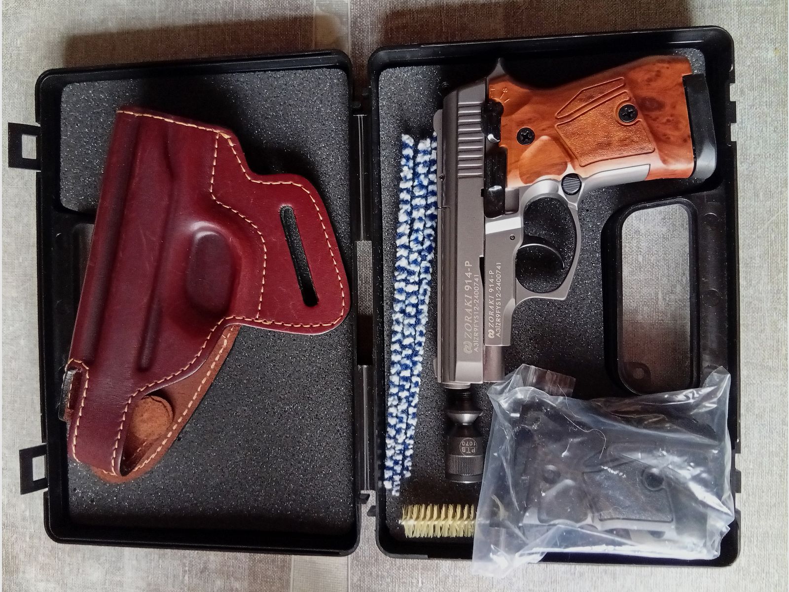 zu Verkaufen : Zoraki Mod. 914 titan 9mm P.A.K. Schreckschuss mit Holster