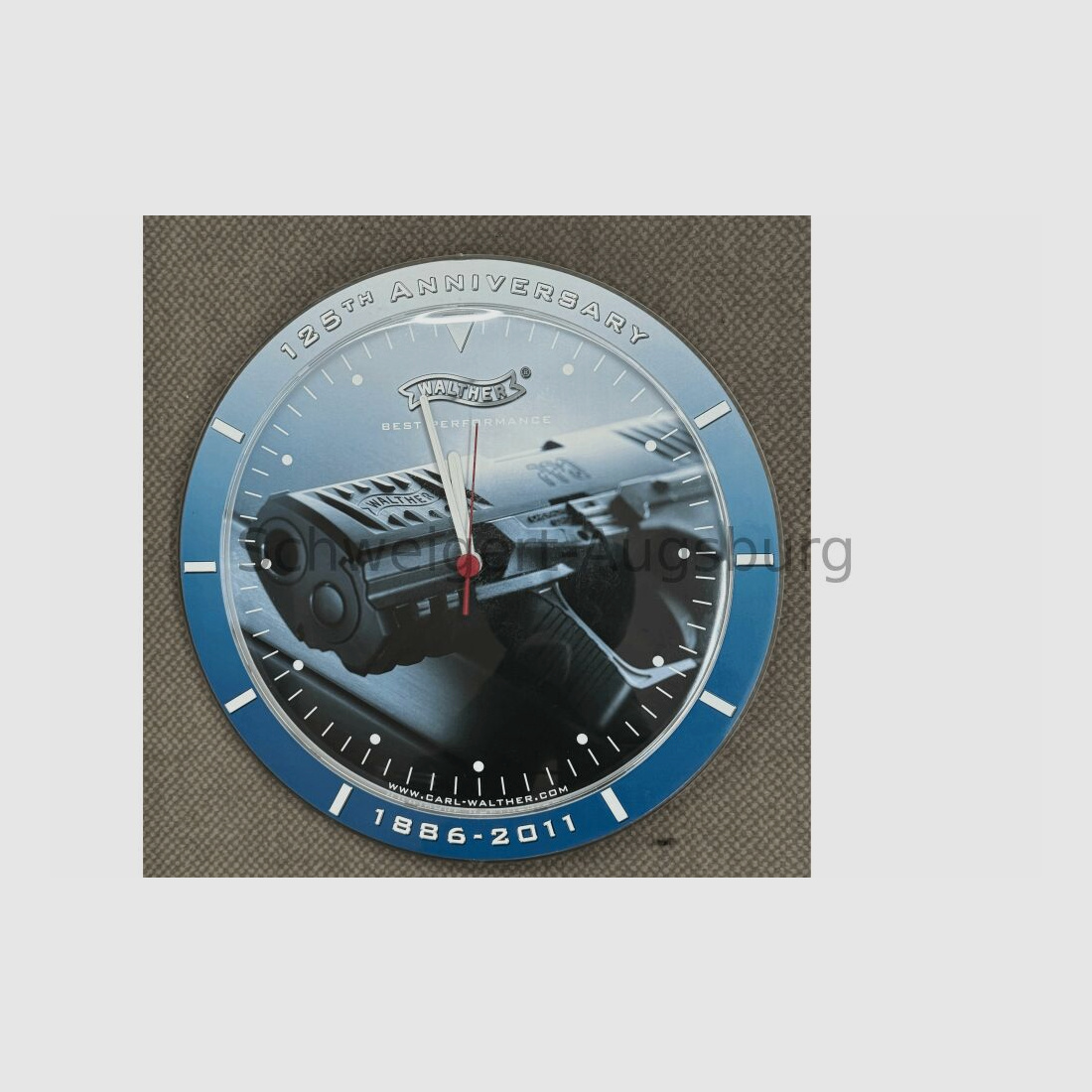 125 años de reloj de pared Walther con funda protectora