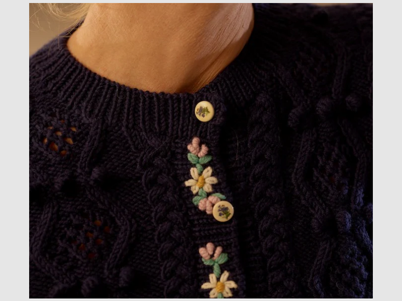 Michaela Buerger Thekla Handknitted Merino Wool Cardigan — Deep Blue, Bild 4 von 7