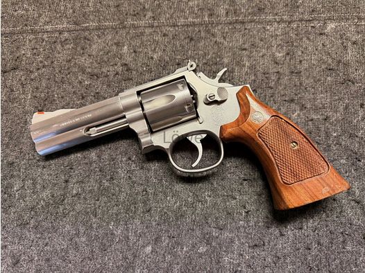 Smith and Wesson 606-3 RVS