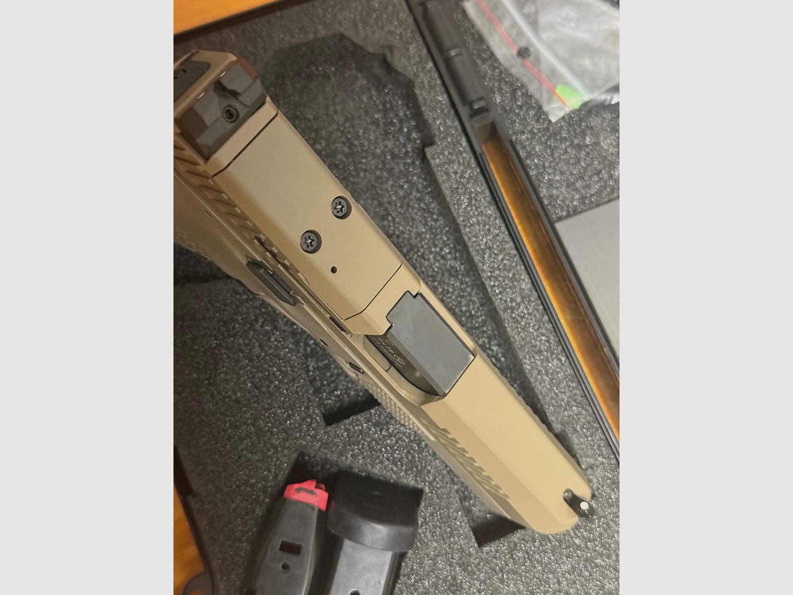 CZ P10c FDE + accessori, immagine 4 di 7