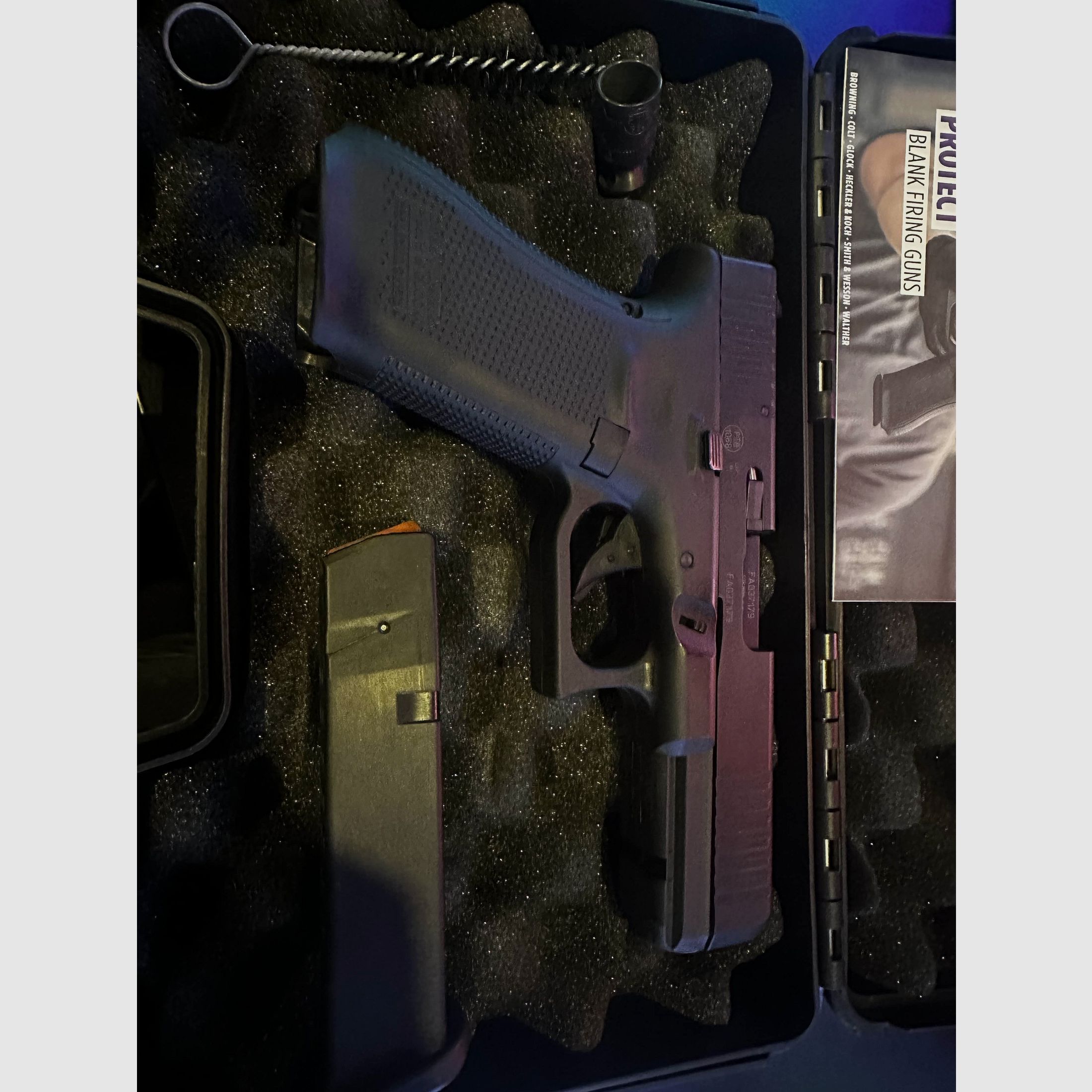 GLOCK 17 Gen5, 9 mm P.A.K. Schreckschuss UMAREX