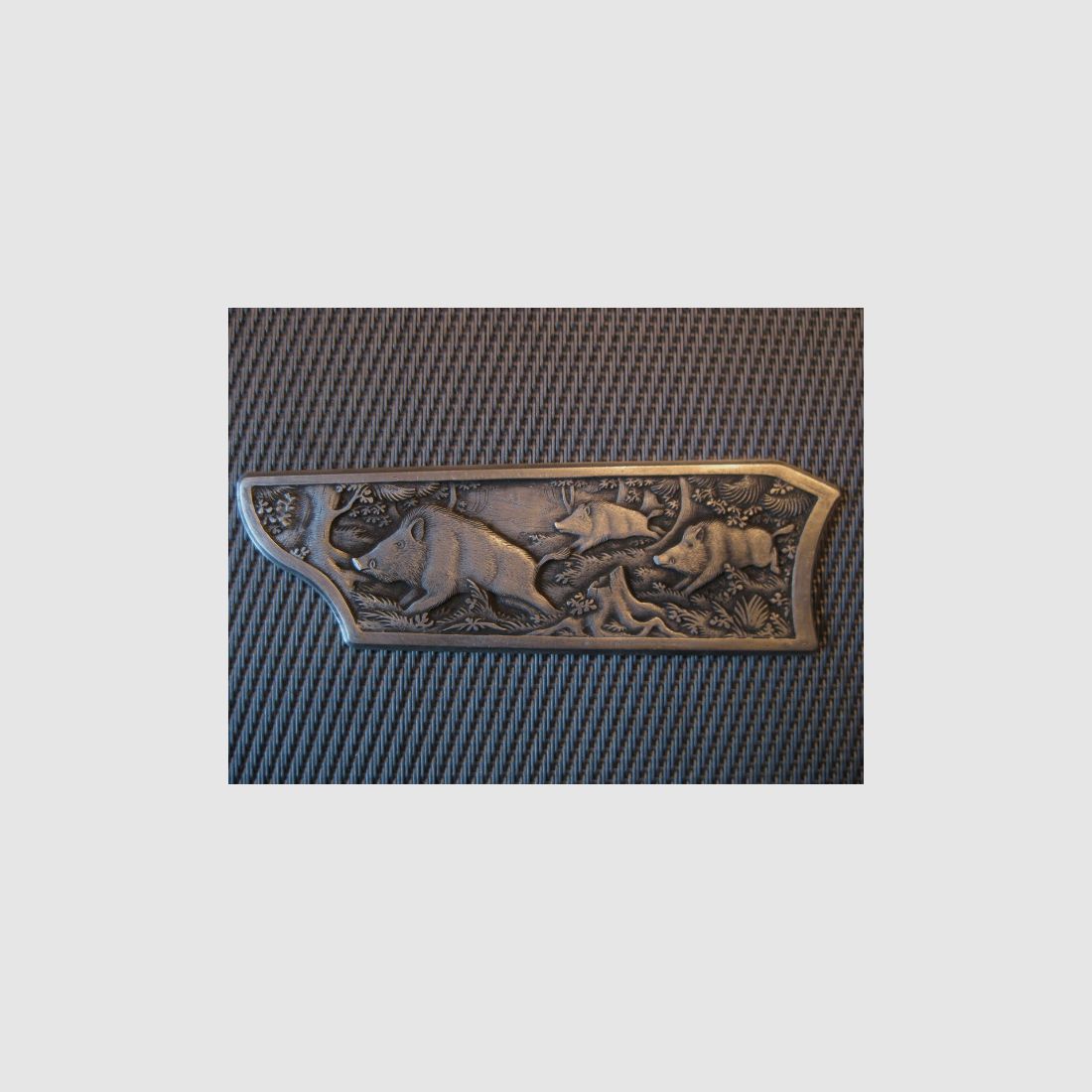 Exclusivangebot zur Blaser R93 - Aufwertung !! TOP Gravur-Seitenplatten aus einer Silberlegierung mit Wildmotiven  NICHT NUR für R93   ! Oder wie wäre es mit Pistolengriff-Käppchen für fast alle Waffentypen  ? Ansehen lohnt sich , garantiert !