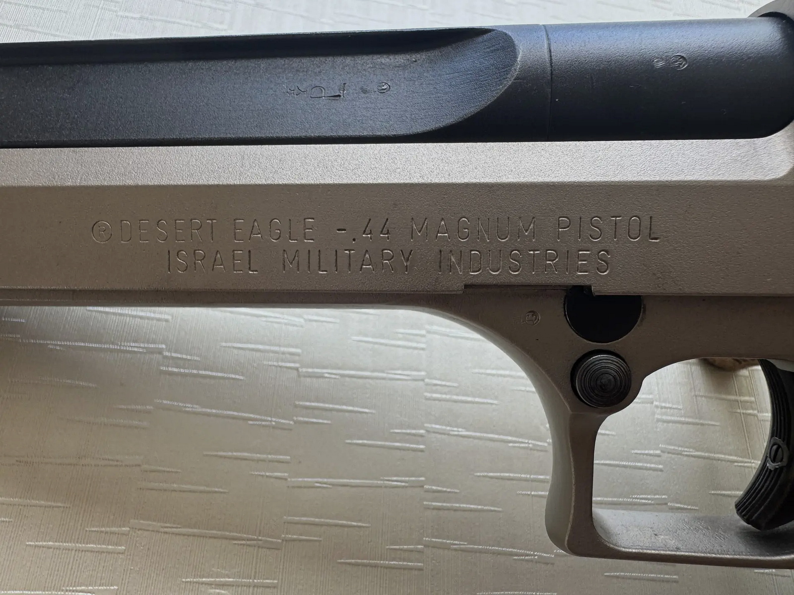 IMI Desert Eagle calibre .44 Magnum – version nickelée avec réglage du trigger, image 2 sur 9
