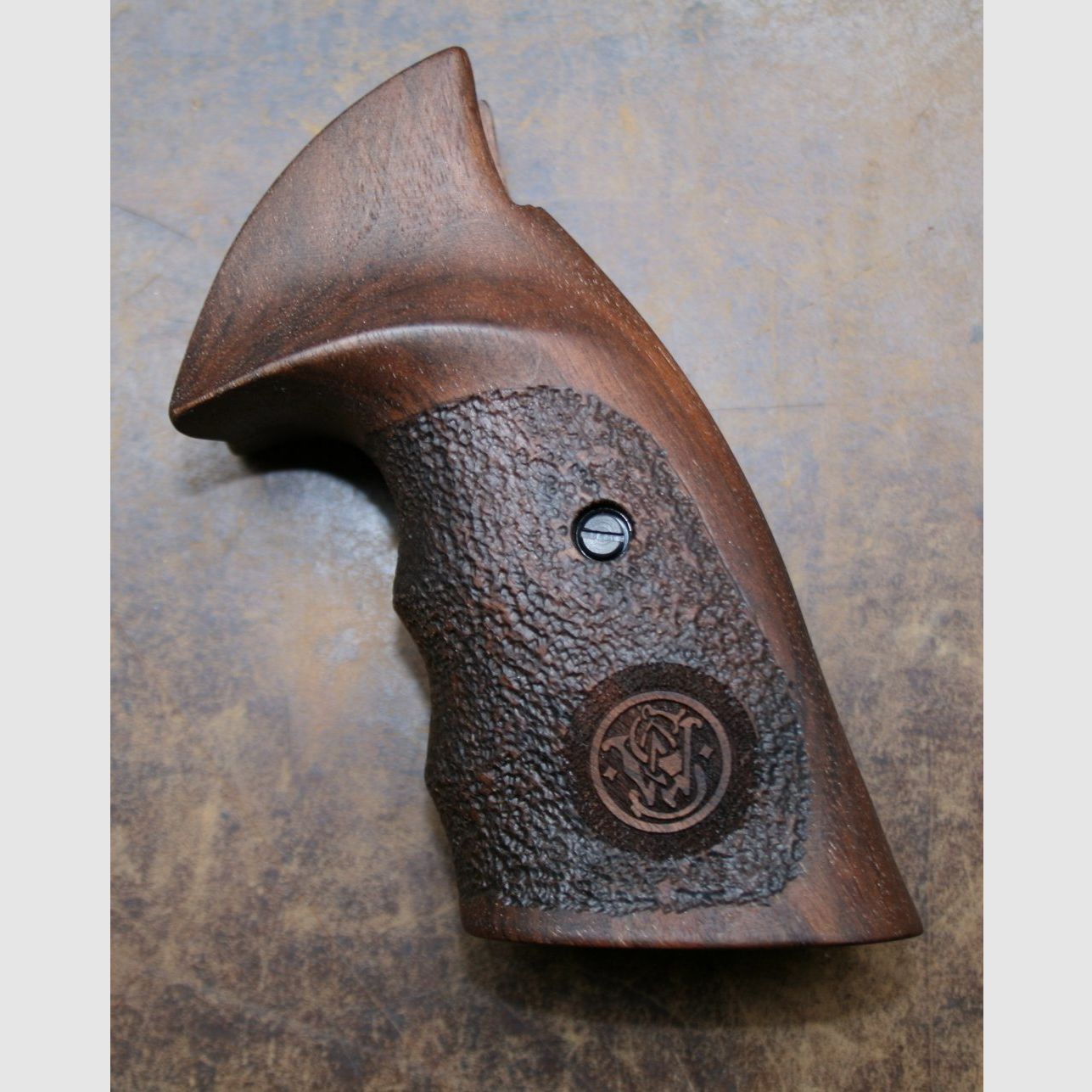 Texturierte Holzgriffschalen mit Logo für Revolver S&W Rahmen K/L Square Butt, Bild 1 von 2