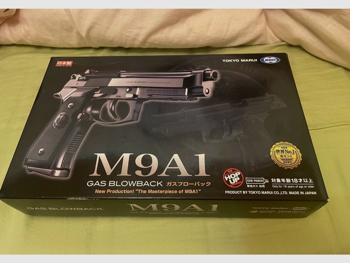 Tokyo Marui Beretta M9A1 Airsoft / Softair avec des poignées en bois véritable (comme neuf)