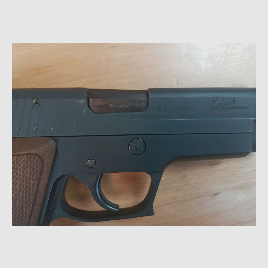 Sig Sauer P 220