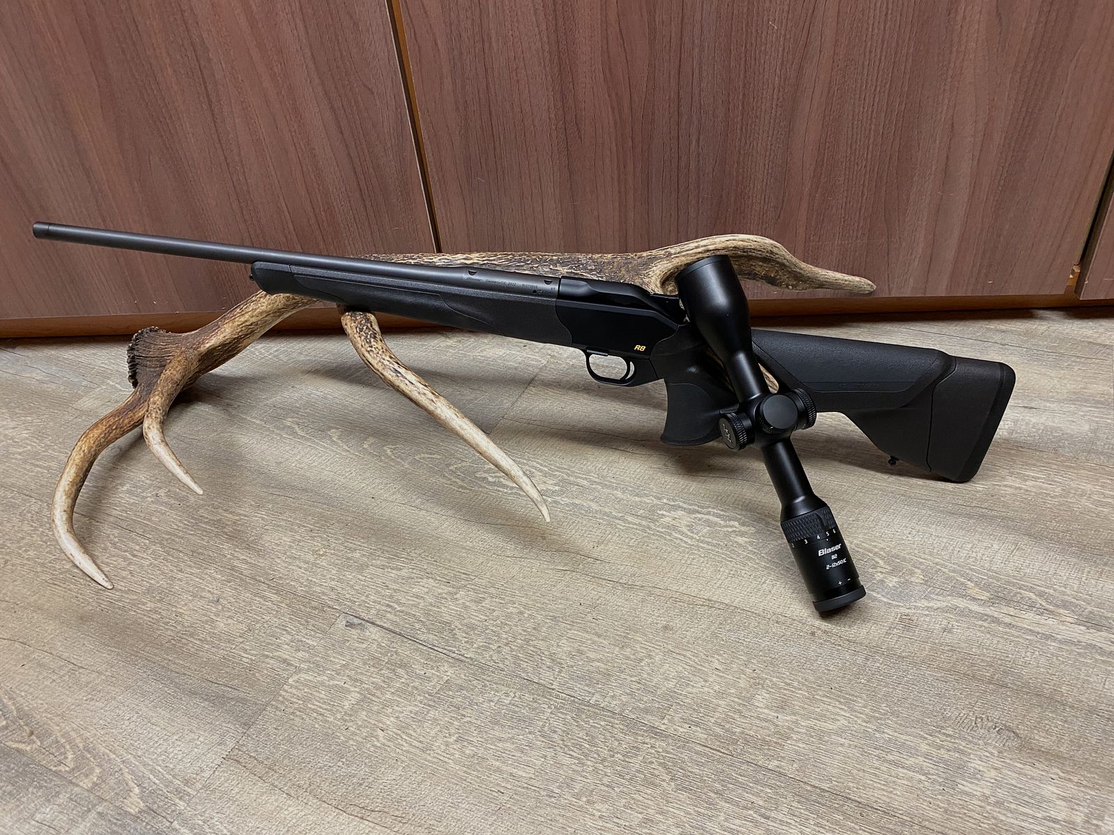 Blaser R8 Ultimate, z Blaser B2 2-12x50 iC S, z szyną