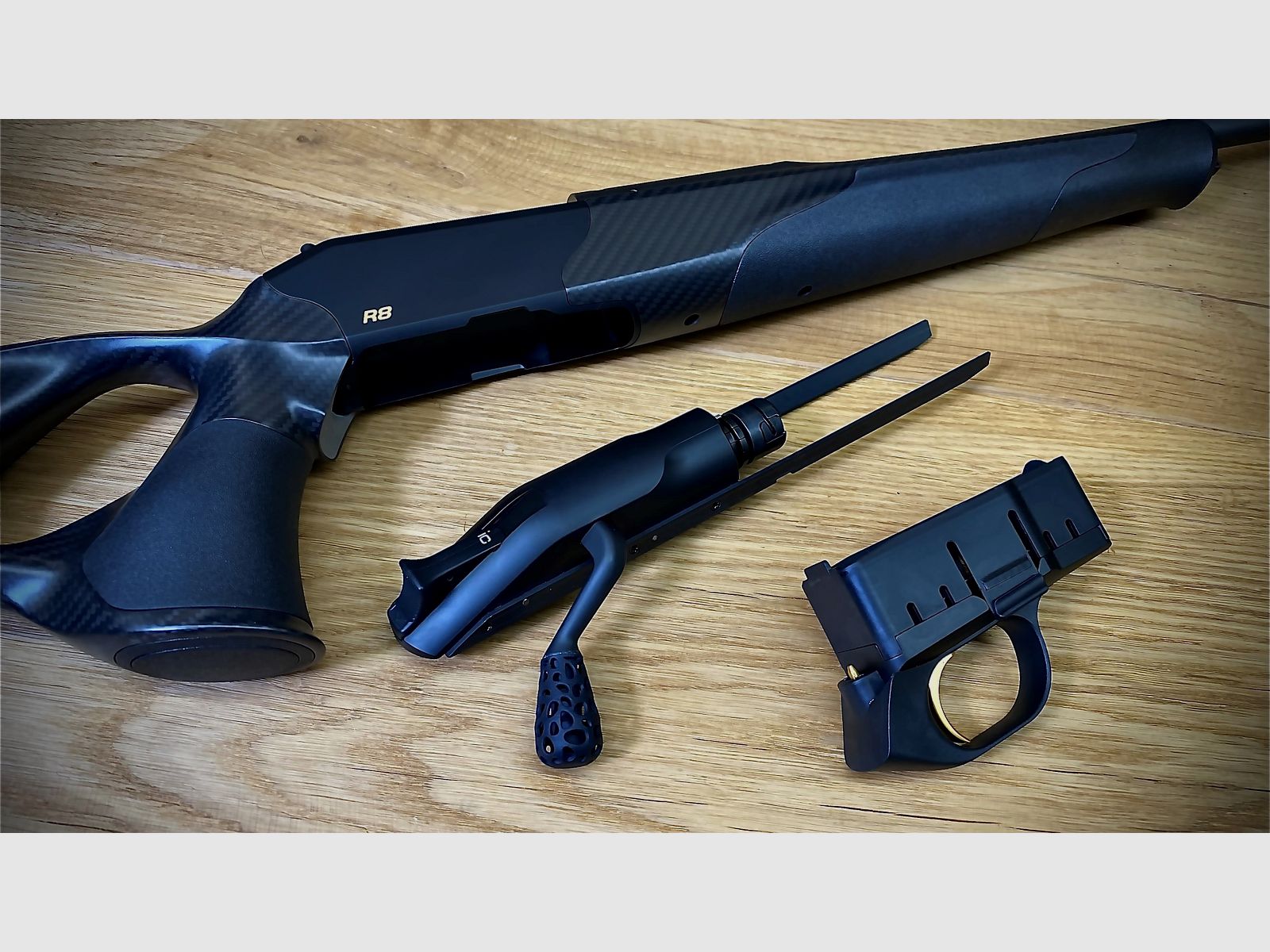 Blaser R8 Ultimate Carbon / wkładki elastomerowe / złoty spust / kaliber M15x1 i długość lufy do wyboru