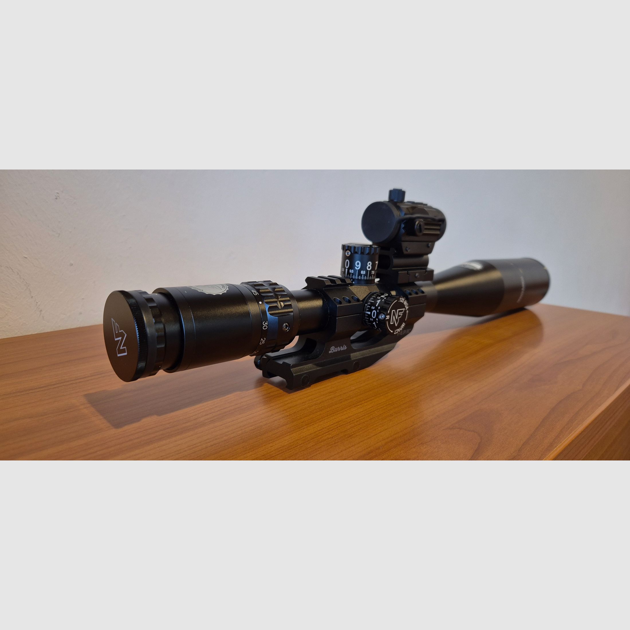 Nightforce 15-55x52 Compettion FCR-1 avec rail Bussis P.E.P.R.7M et viseur point rouge Feyachi RDS-36 1x22mm 5 MOA Rouge & Vert viseur point rouge