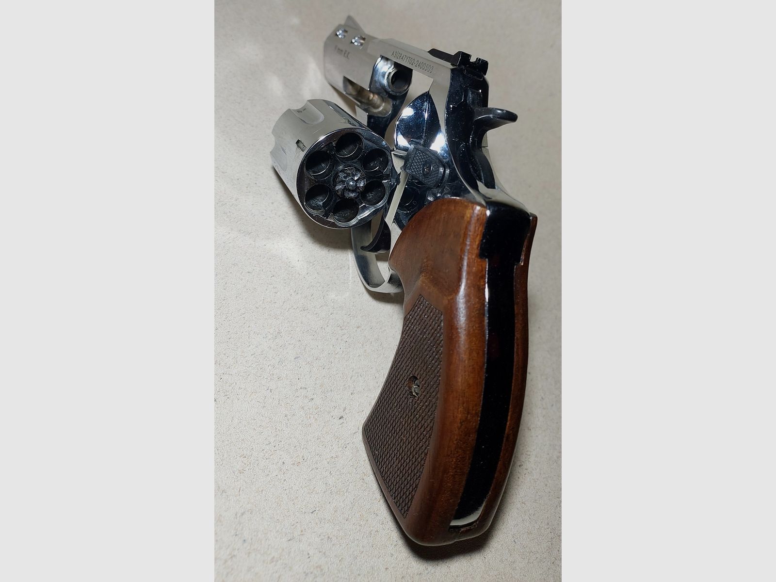 Zoraki R2 3 inch blank firing revolver (PTB 1107) caliber 9mm R.K. chrome wooden grips muzzle protection - LIKE NEW!