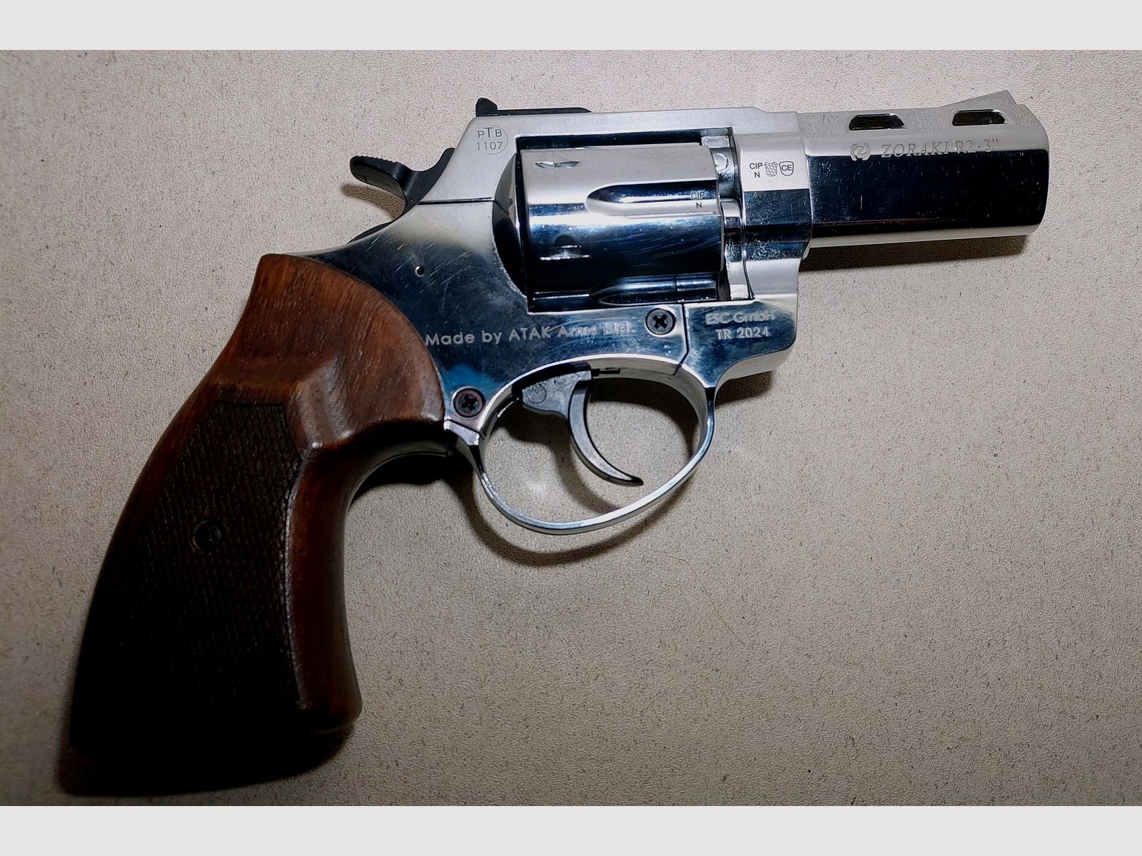 Zoraki R2 3 inch blank firing revolver (PTB 1107) caliber 9mm R.K. chrome wooden grips muzzle protection - LIKE NEW!