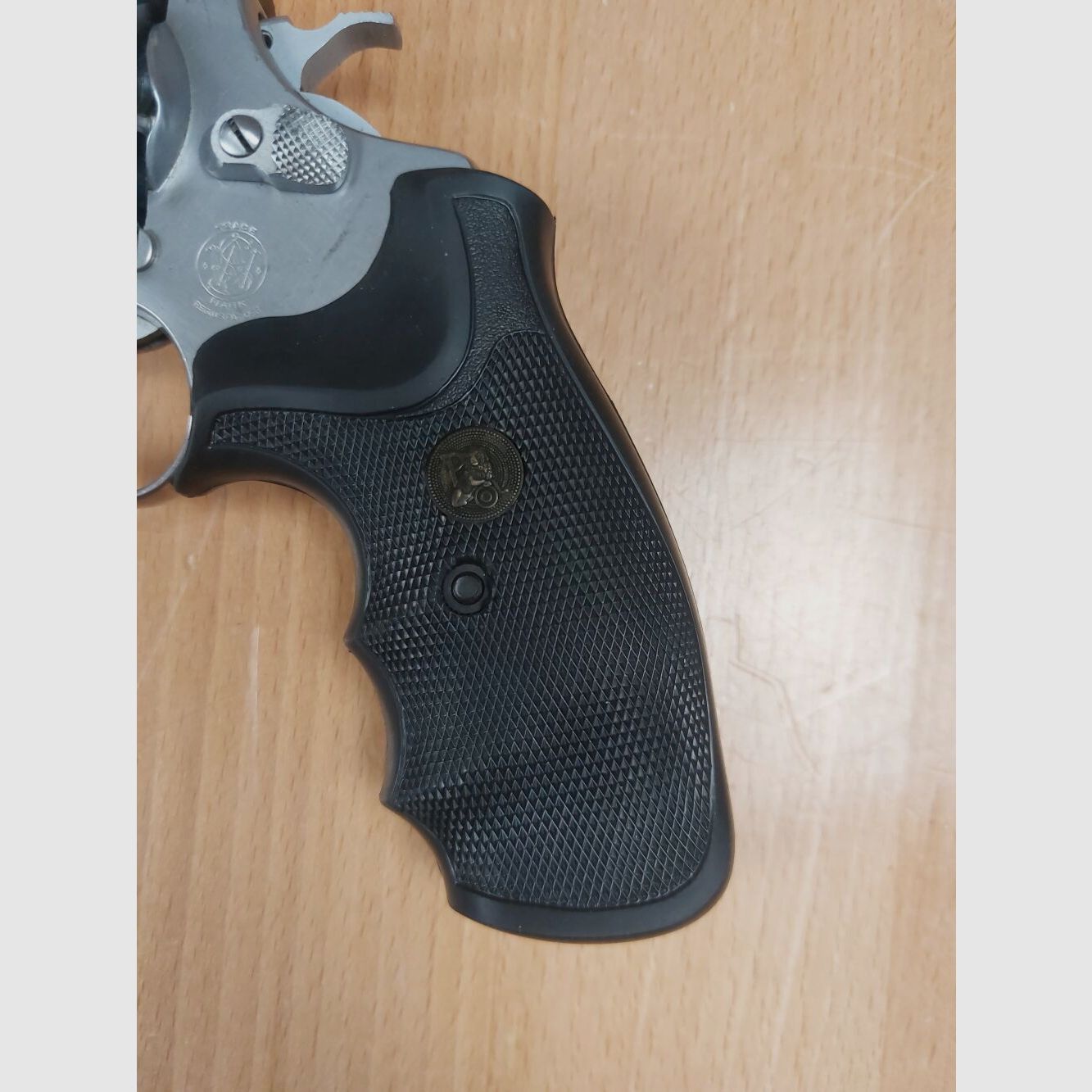 Smith & Wesson, USA 60, image 3 of 7