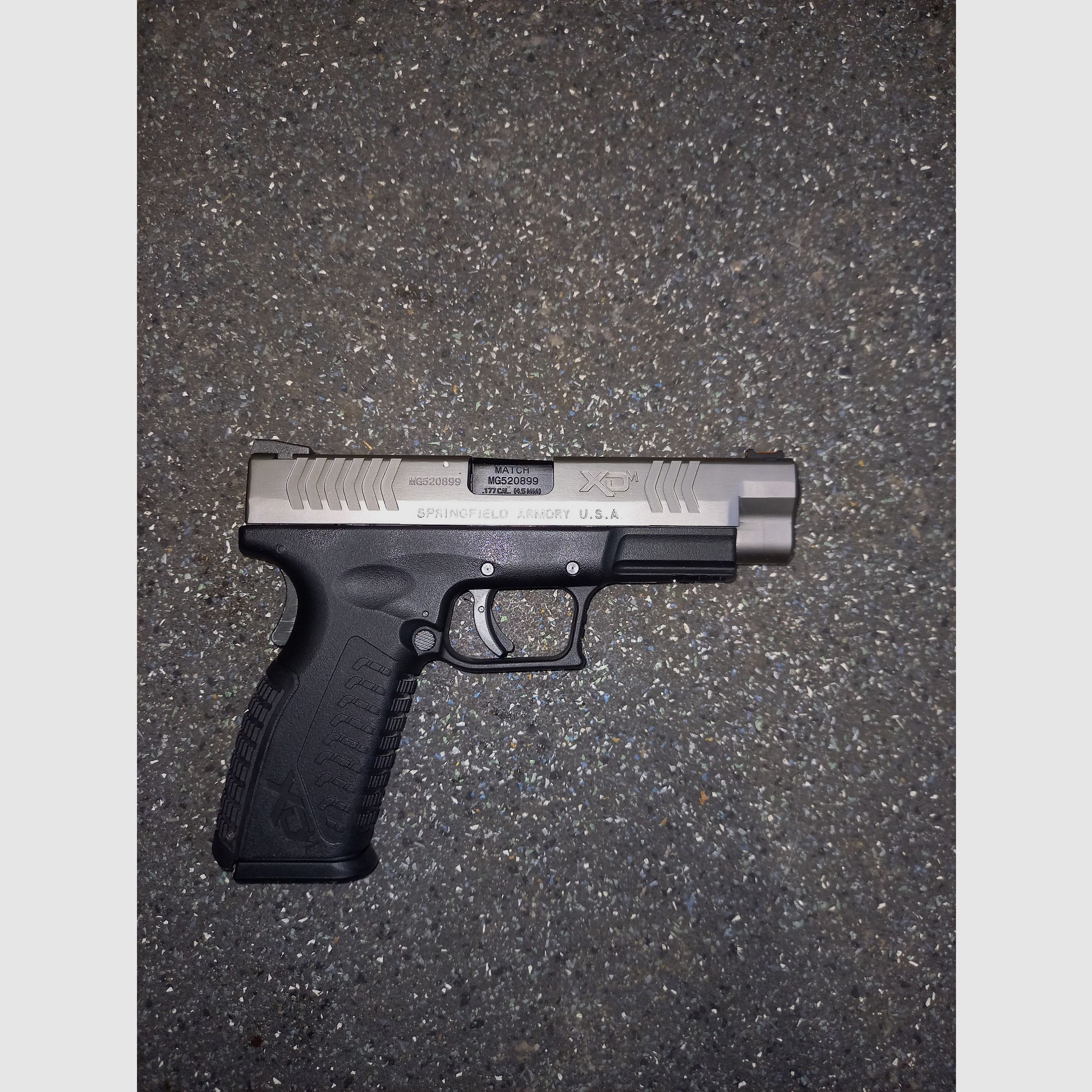 Pistolet CO2 Springfield XDM 4,5 mm BB