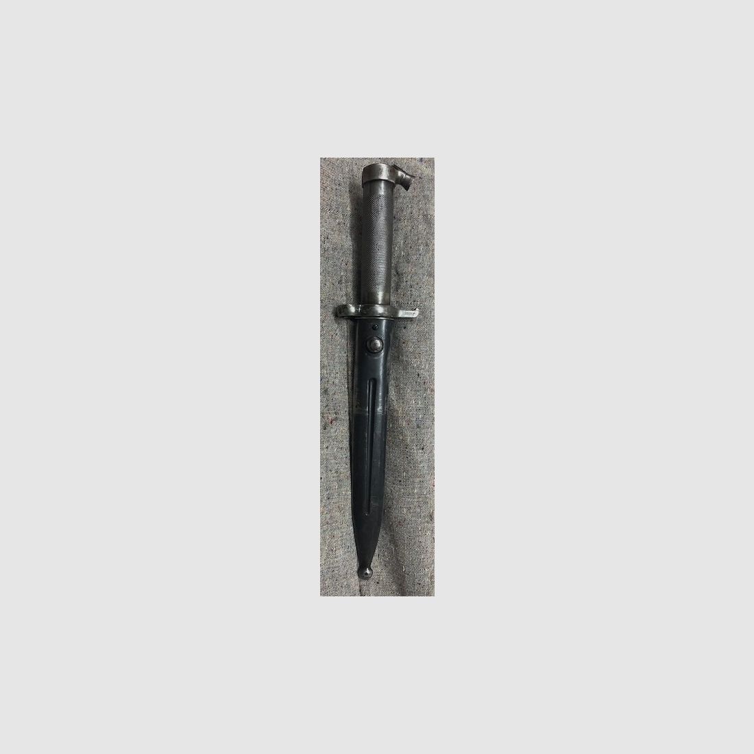 Schwedisches Bajonett Modell 1896 für den Schwedenmauser. Der Hersteller ist die Firma E.J.A.B. - Eskilstuna Jernolegets Aktion Bolaget in Eskilstuna / Schweden.