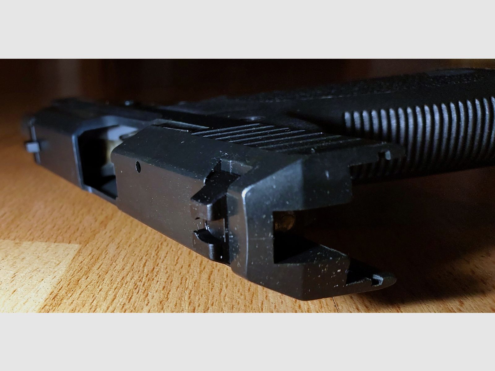 ME IWG SP 15 Kompakte Schreckschuss Pistole brüniert 9mm P.A.K. (876) mit 2 Magazinen