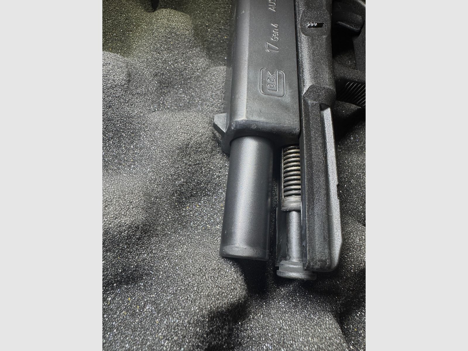 Glock 17 Gen 4 9mm incl. Micro Roni stock, red dot and 4 magazines