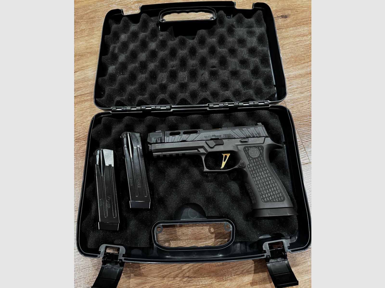 SIG Sauer P320 Spectre Gold Comp.
