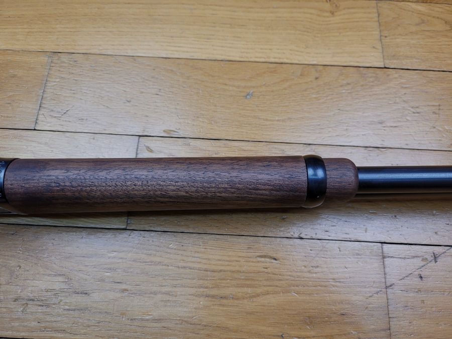 Sehr schöne Winchester Modell 1894 – Kaliber 44-40 – Waffe Made in USA aus 1977 – Kapazität 10+1 – Bronze- und Nussbaum-Finish – Mechanischer und ästhetischer Zustand ausgezeichnet, Bild 12 von 27