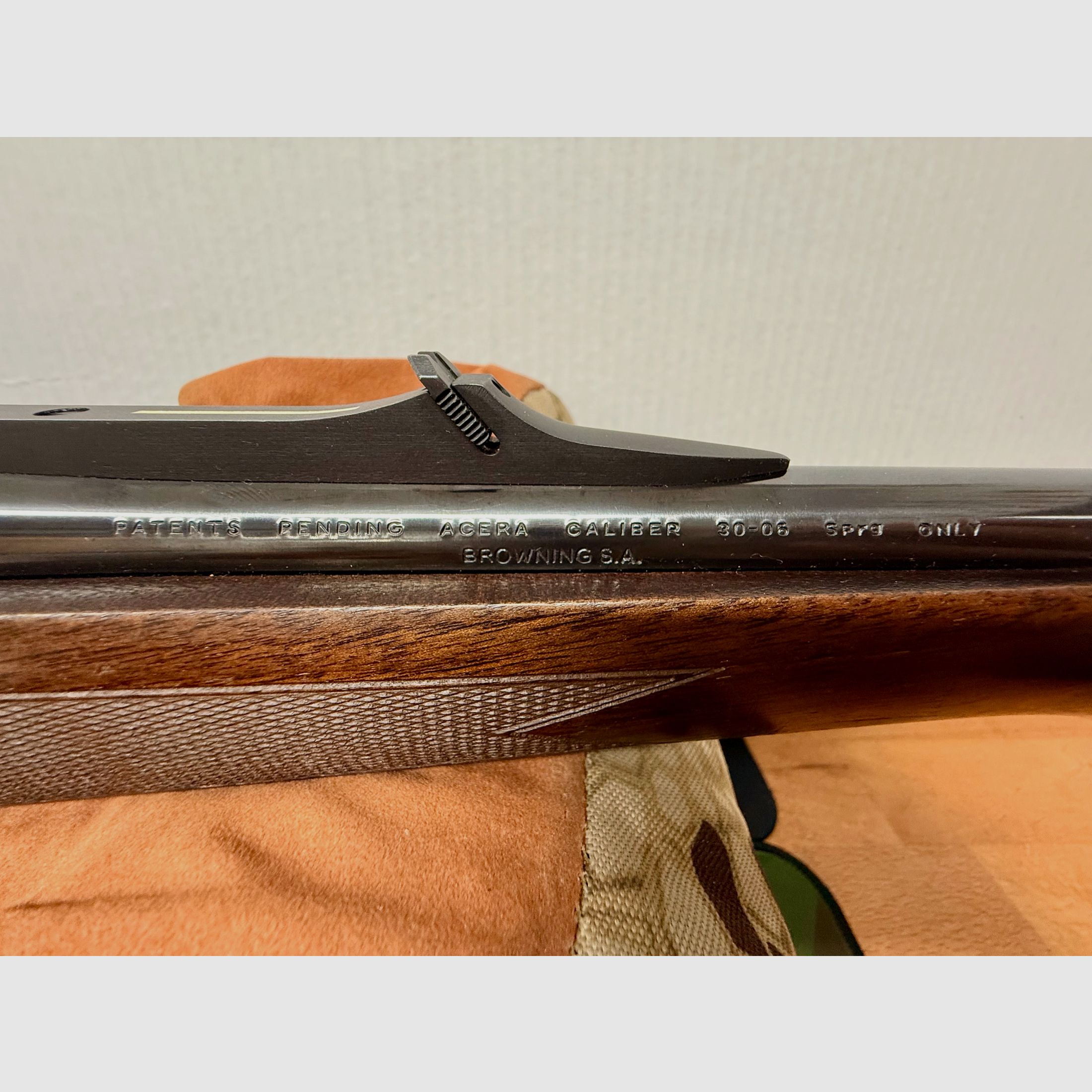 Browning Acera straight-pull repeater 30-06 incl. Luger 1-4x26 stalking scope & sling, afbeelding 8 van 11