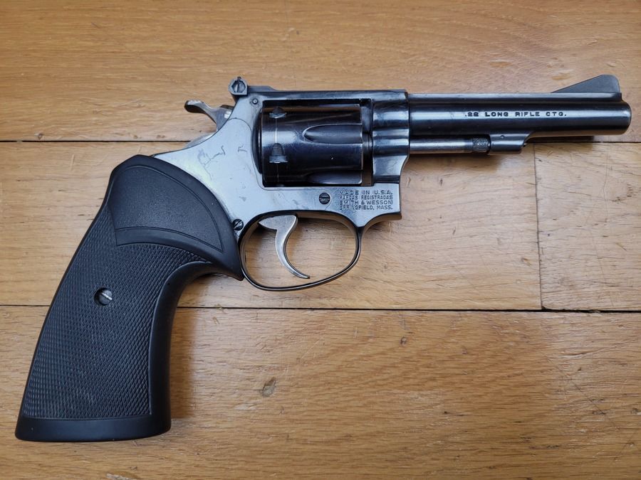 Mooie revolver Smith & Wesson – mod 34-1 – in .22 LR en 4 inch – Pachmayr grip – mooie mechaniek en mooie loop – TBE+ en perfect voor de stand!, afbeelding 2 van 17